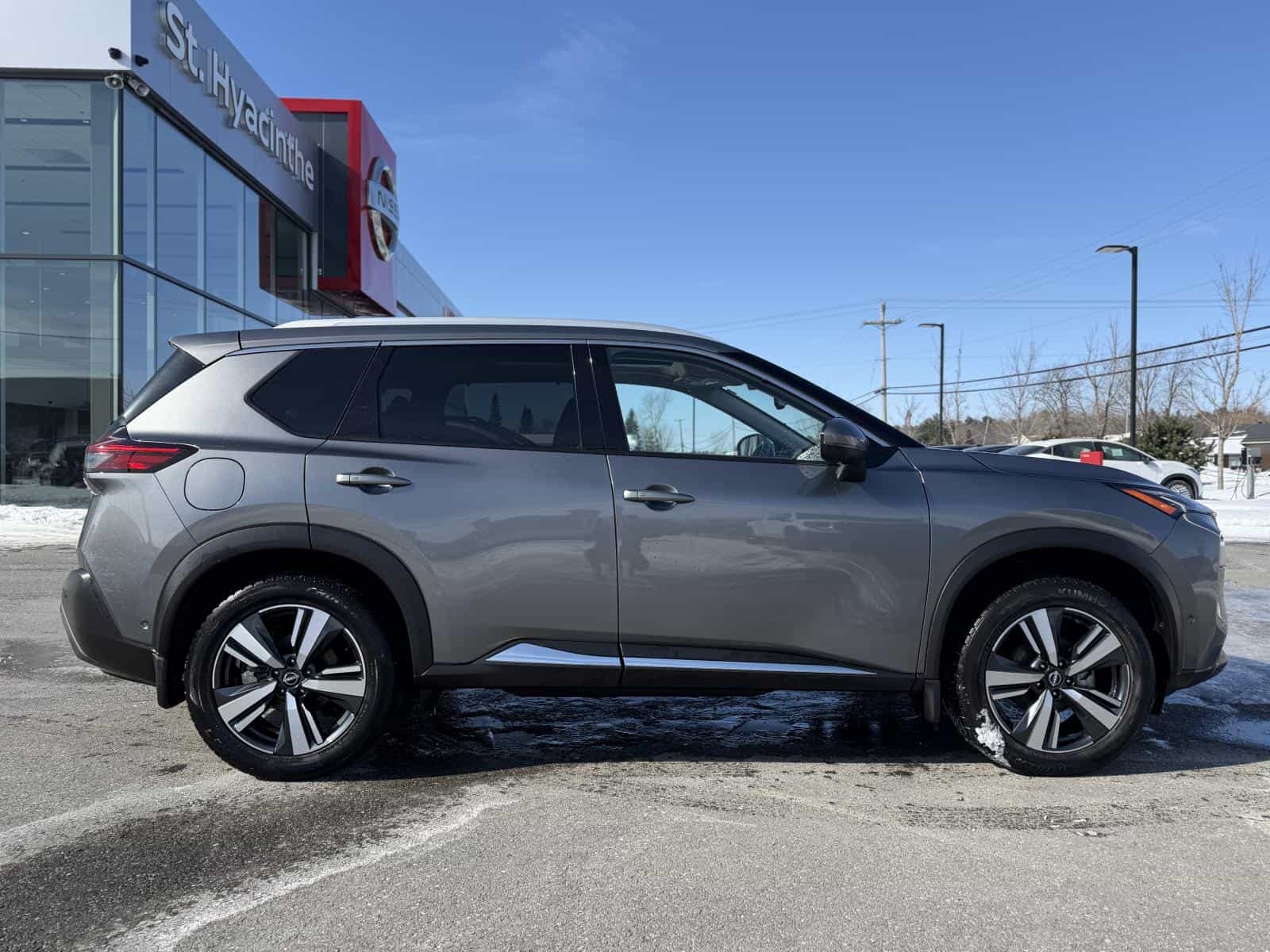 2023 Nissan Rogue SL - Image 5