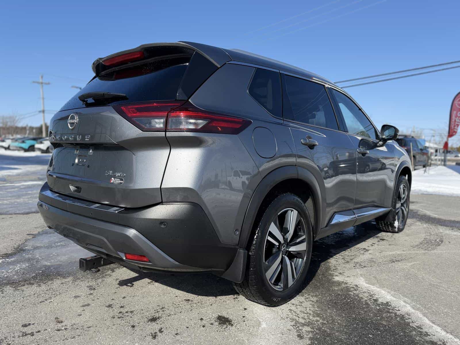 2023 Nissan Rogue SL - Image 6