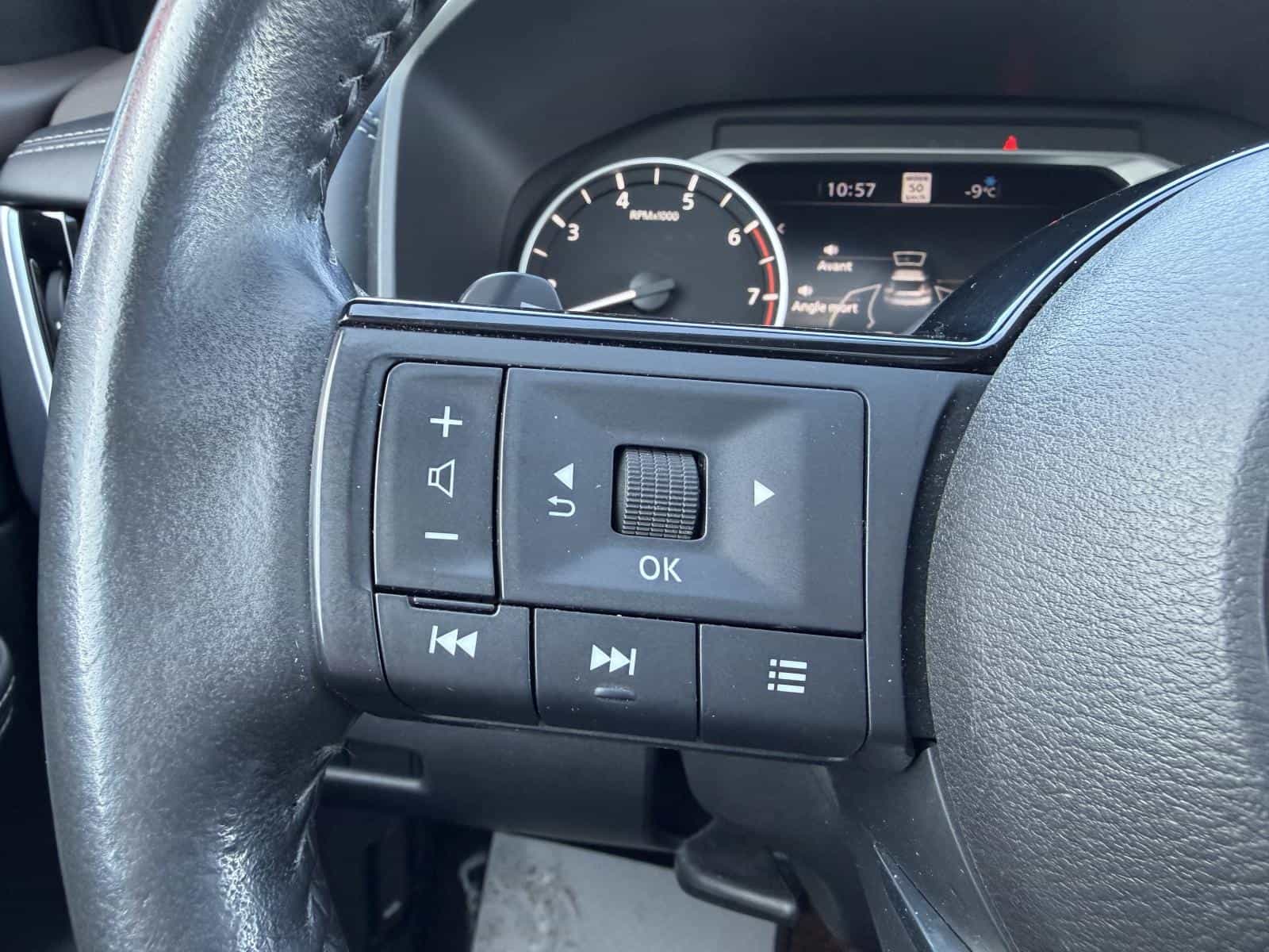 2023 Nissan Rogue SL - Image 14