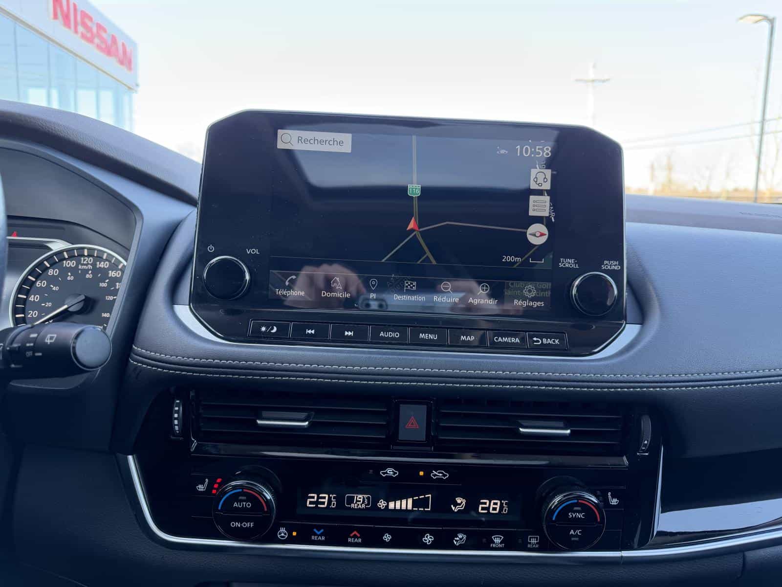 2023 Nissan Rogue SL - Image 16