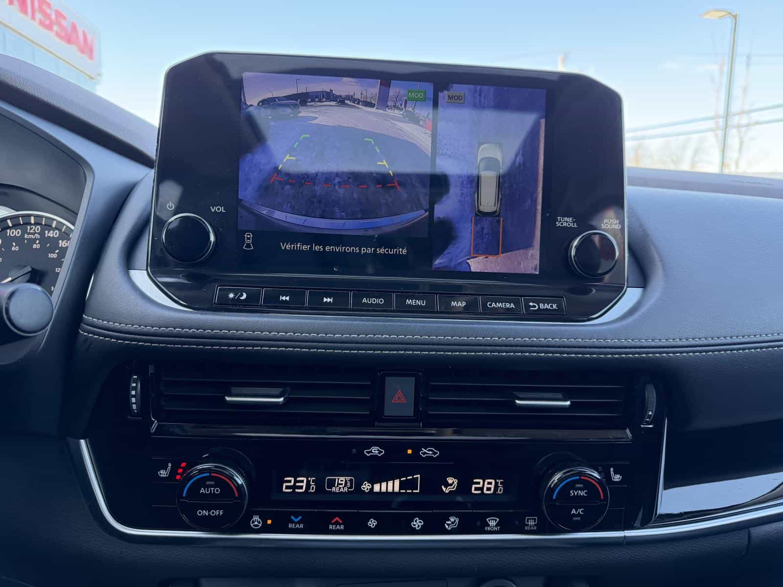 2023 Nissan Rogue SL - Image 17