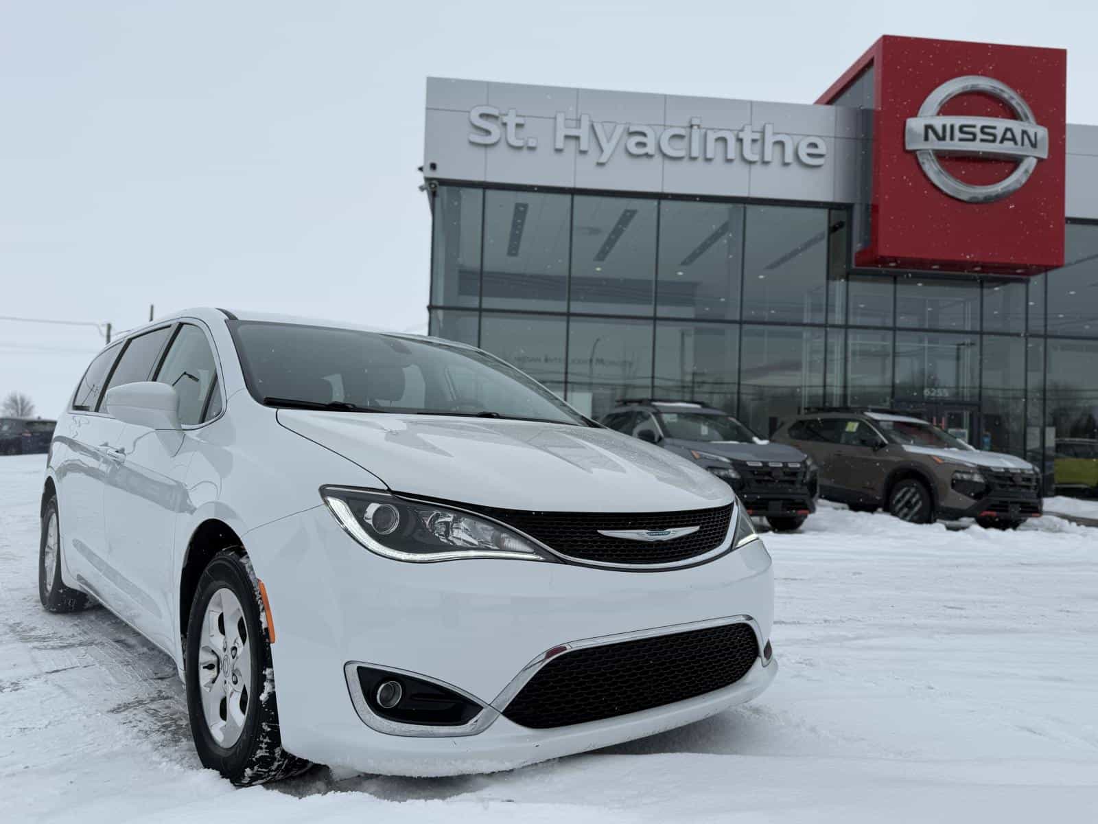 2020 Chrysler Pacifica Hybrid Touring - Image 1