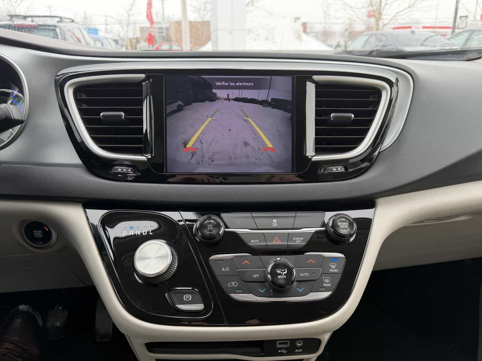 2020 Chrysler Pacifica Hybrid Touring - Image 17