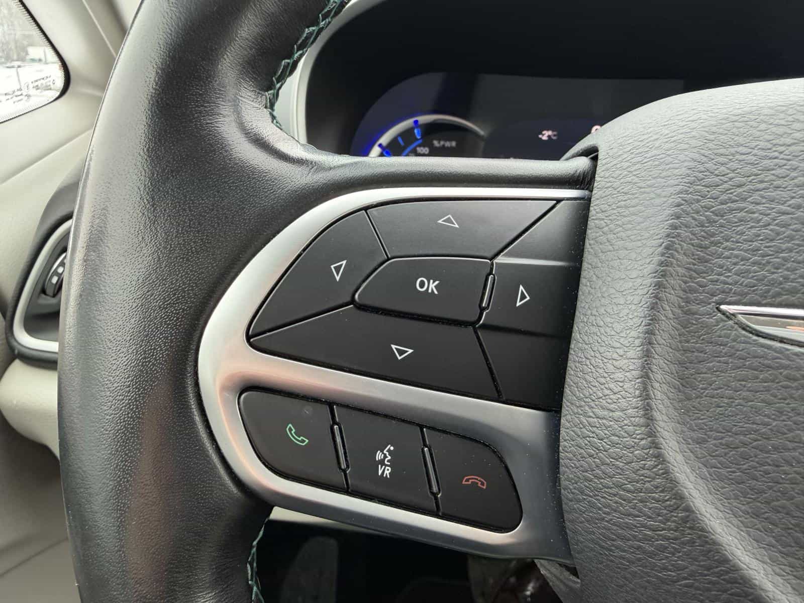2020 Chrysler Pacifica Hybrid Touring - Image 14