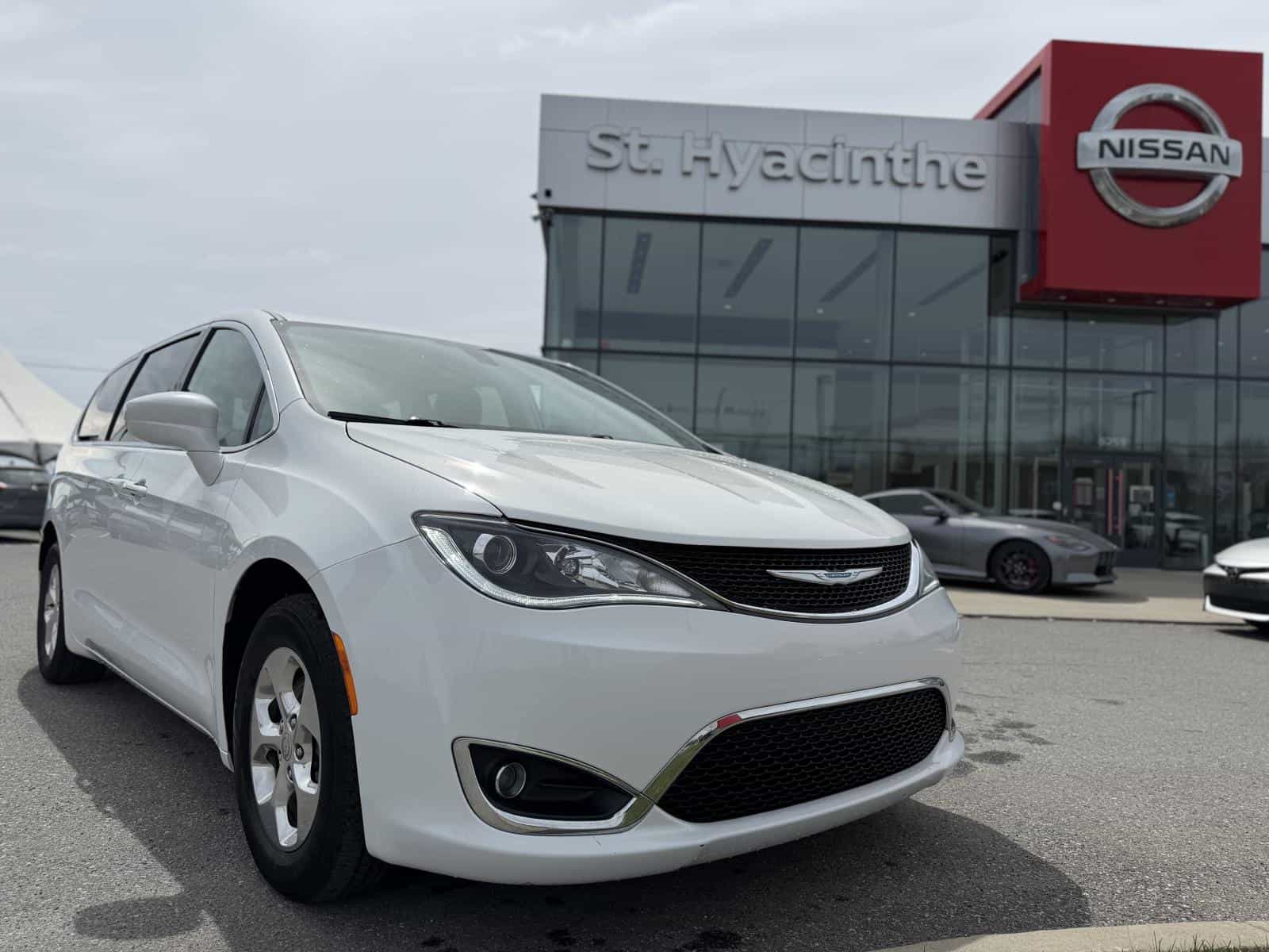 2020 Chrysler Pacifica Hybrid Touring - Image 1