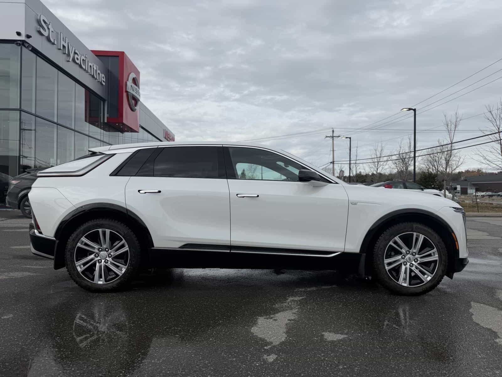 2024 Cadillac Lyriq Tech - Image 5