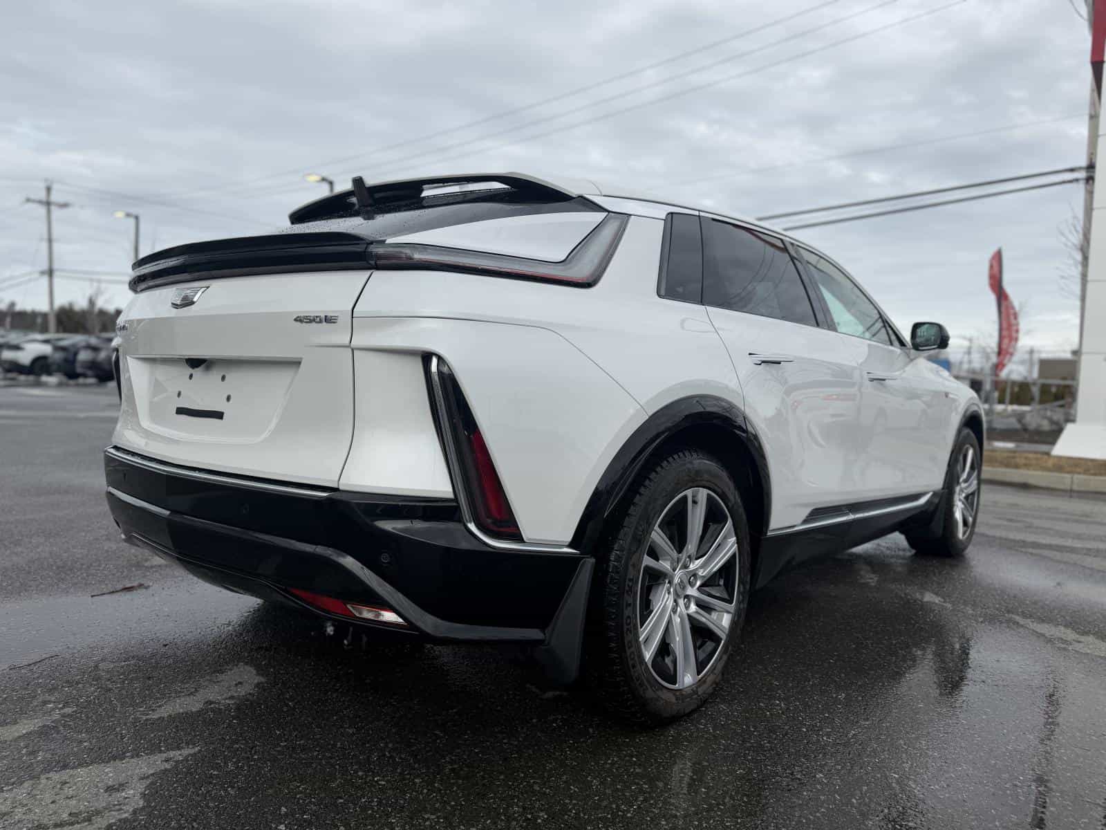 2024 Cadillac Lyriq Tech - Image 6