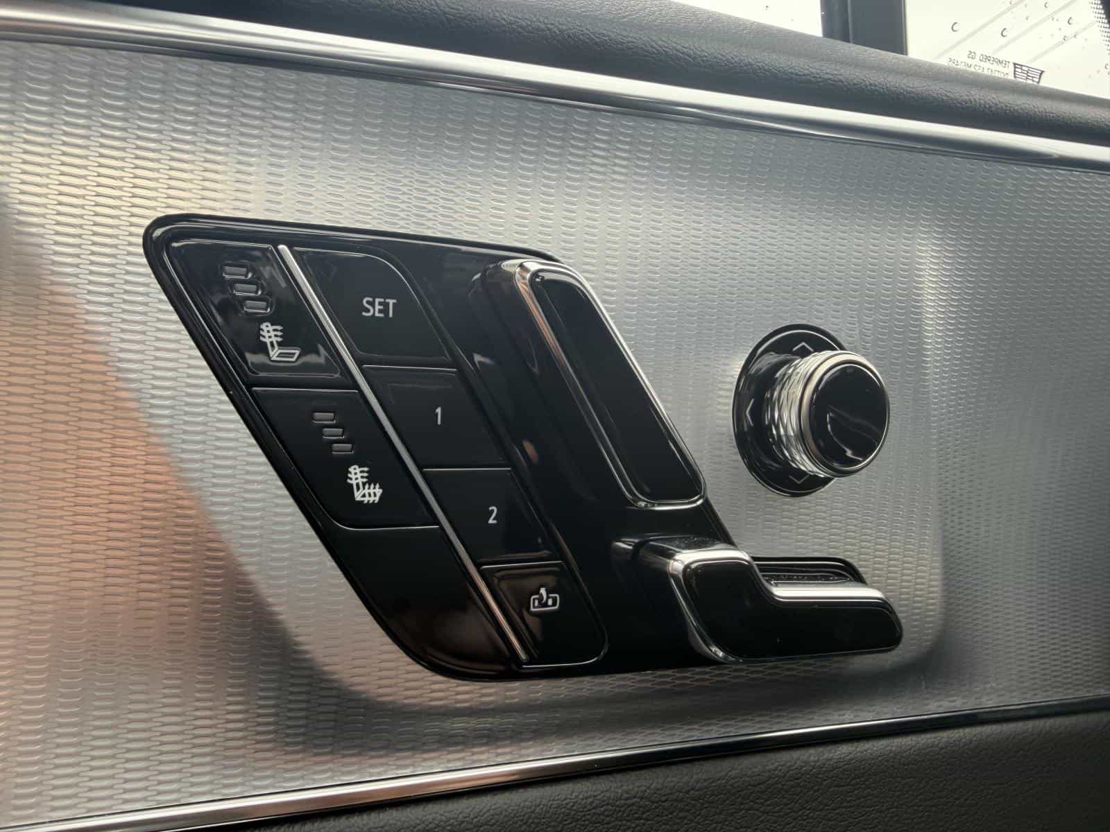 2024 Cadillac Lyriq Tech - Image 11