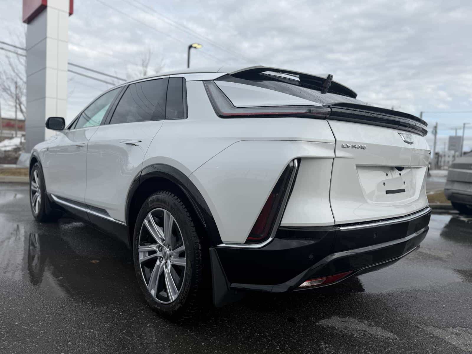 2024 Cadillac Lyriq Tech - Image 8