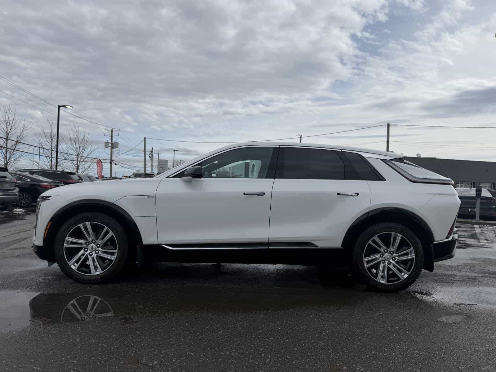 2024 Cadillac Lyriq Tech - Image 9