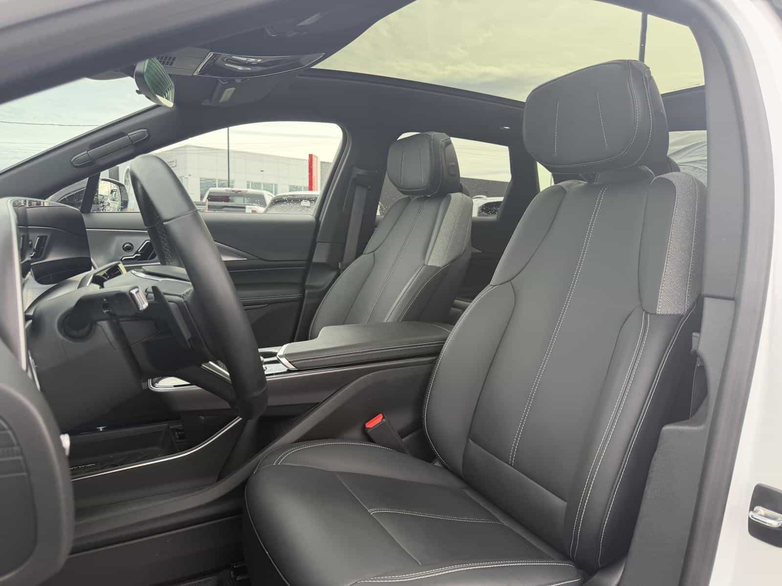 2024 Cadillac Lyriq Tech - Image 10