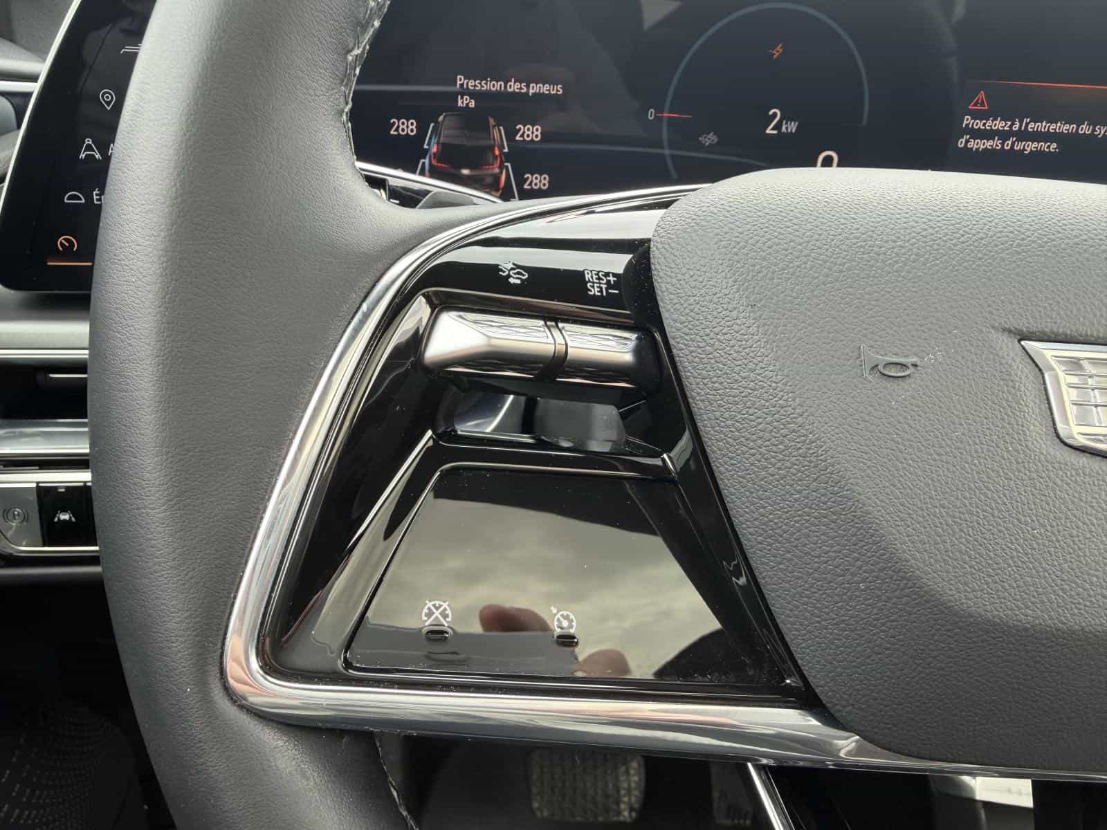 2024 Cadillac Lyriq Tech - Image 16