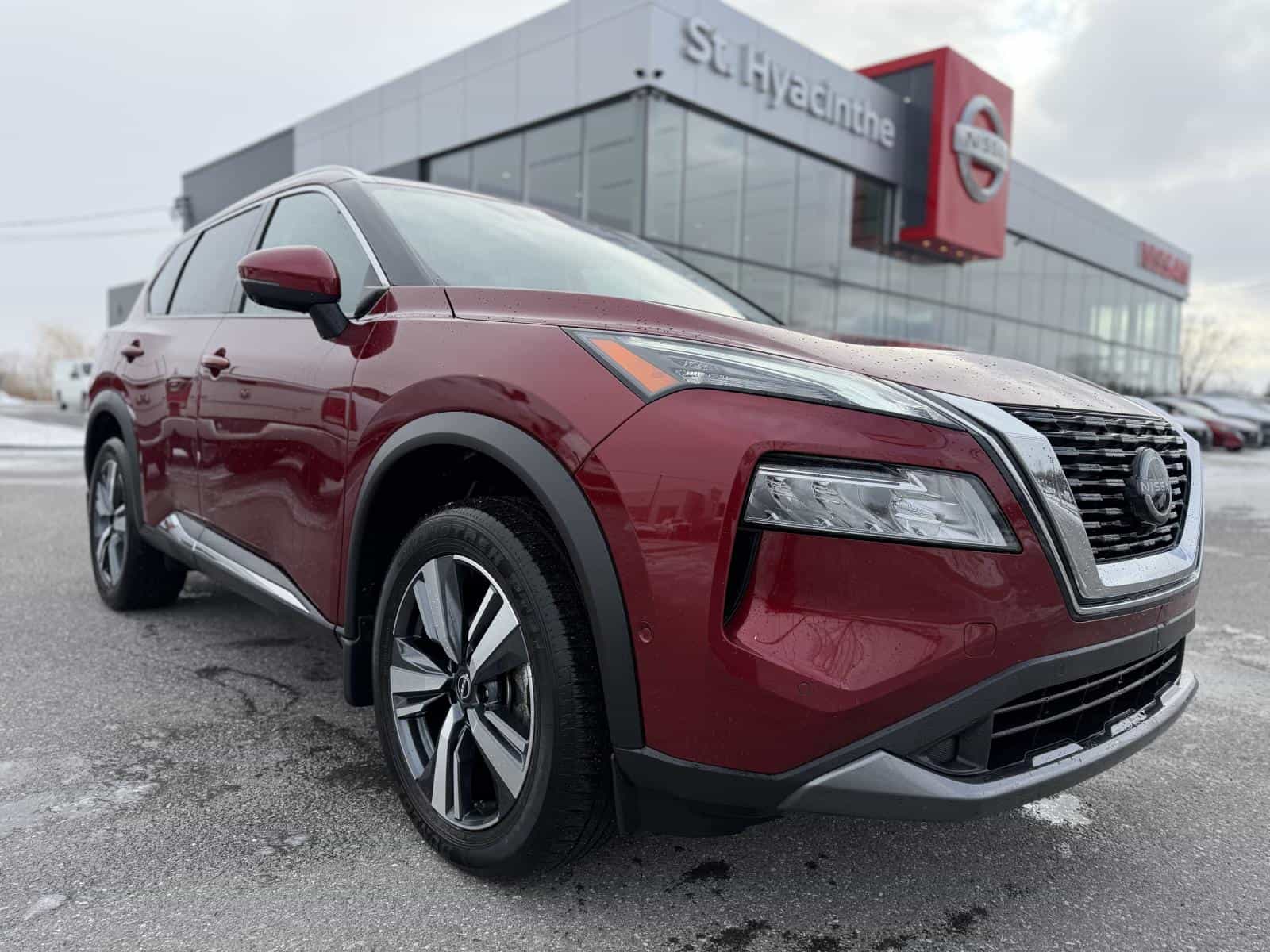 2023 Nissan Rogue SL - Image 4