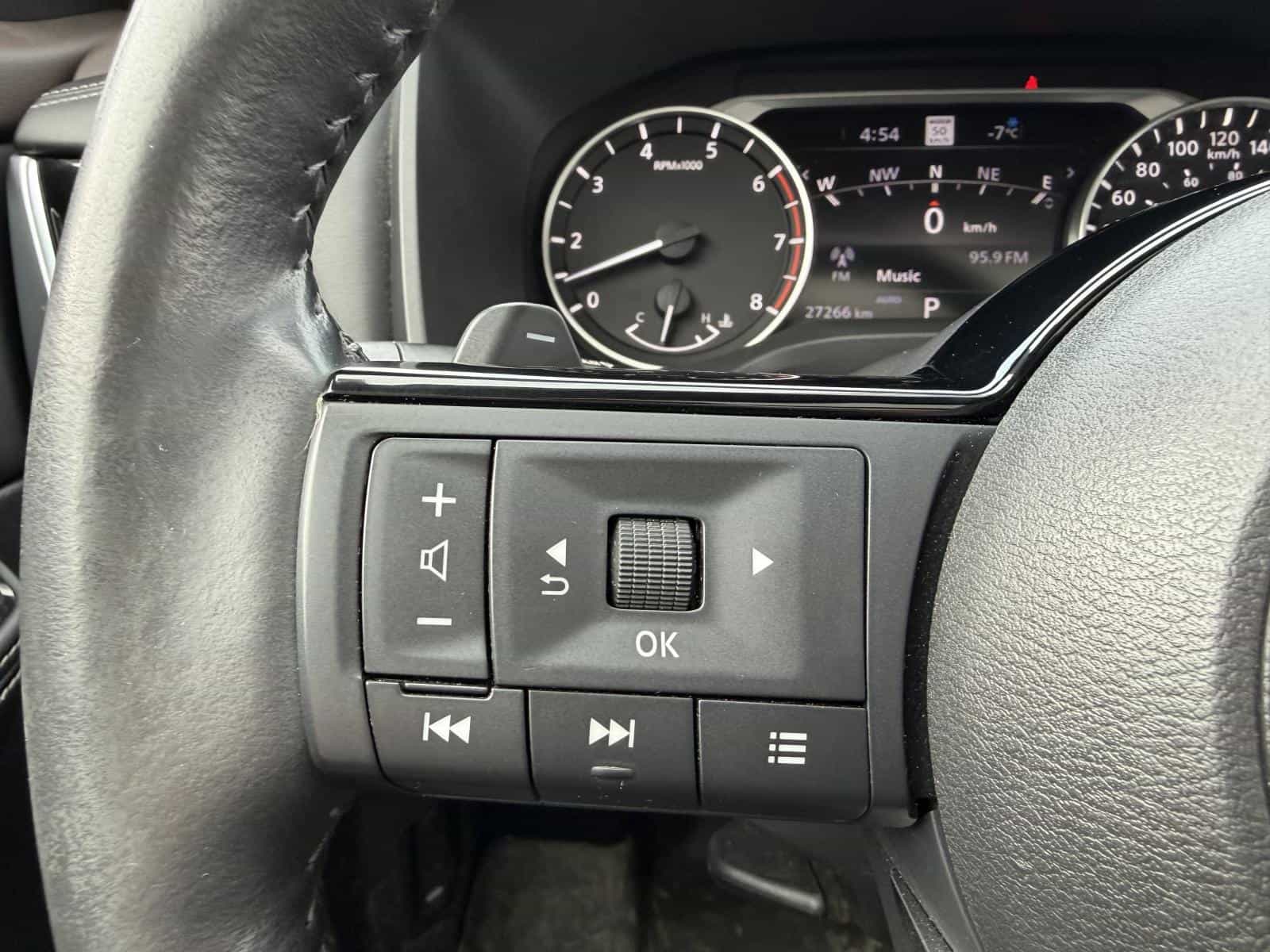 2023 Nissan Rogue SL - Image 14