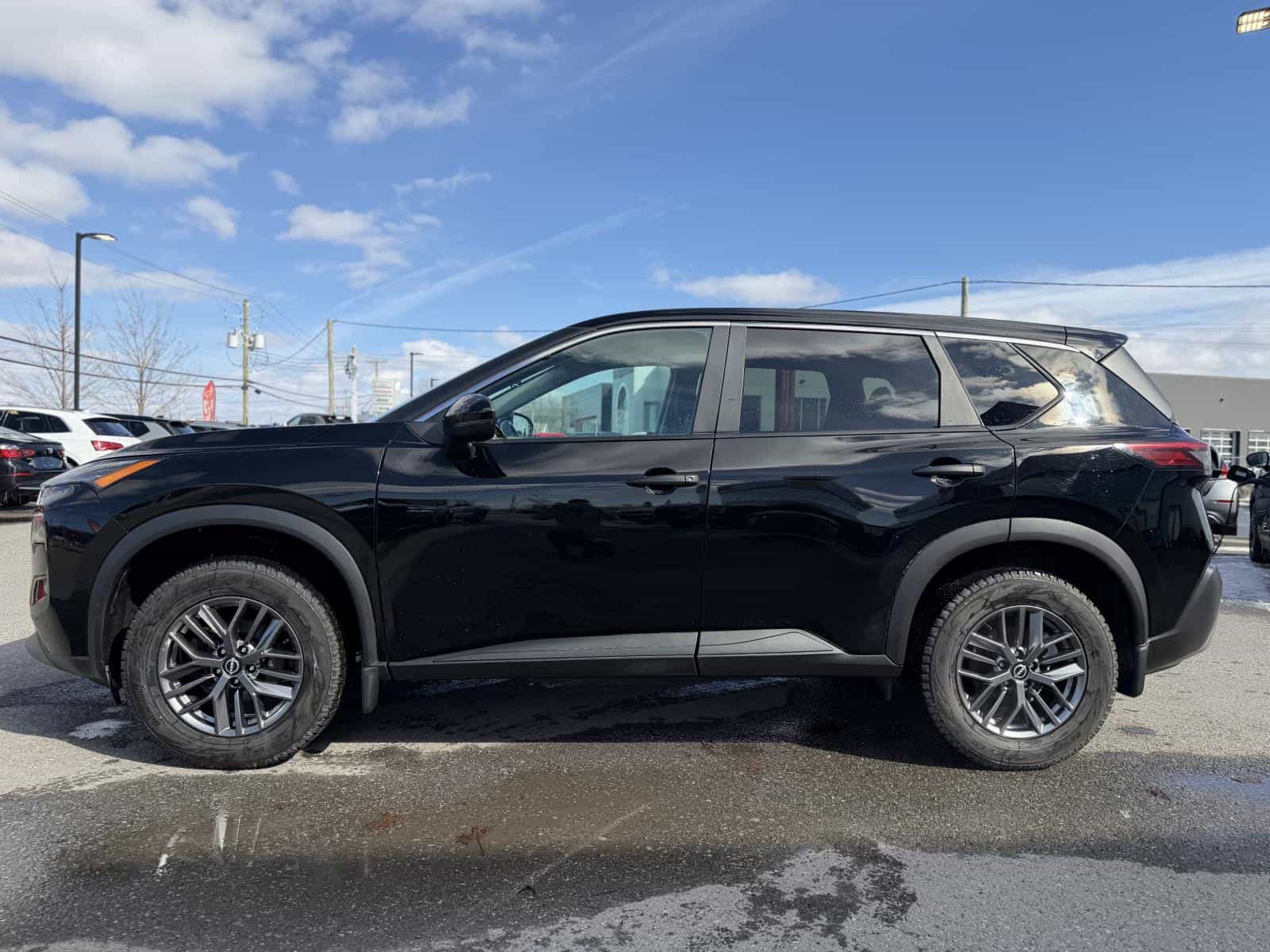 2022 Nissan Rogue S - Image 9