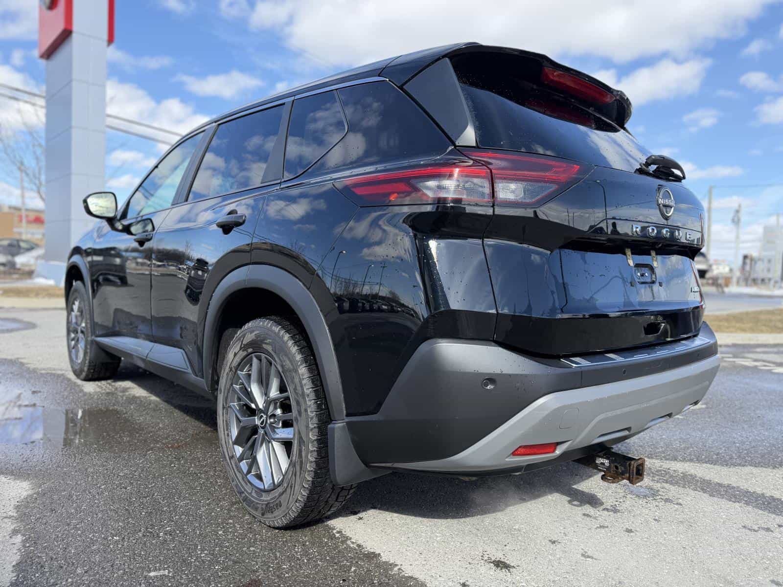 2022 Nissan Rogue S - Image 8