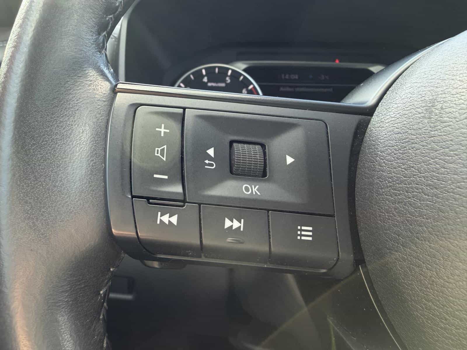 2022 Nissan Rogue S - Image 13