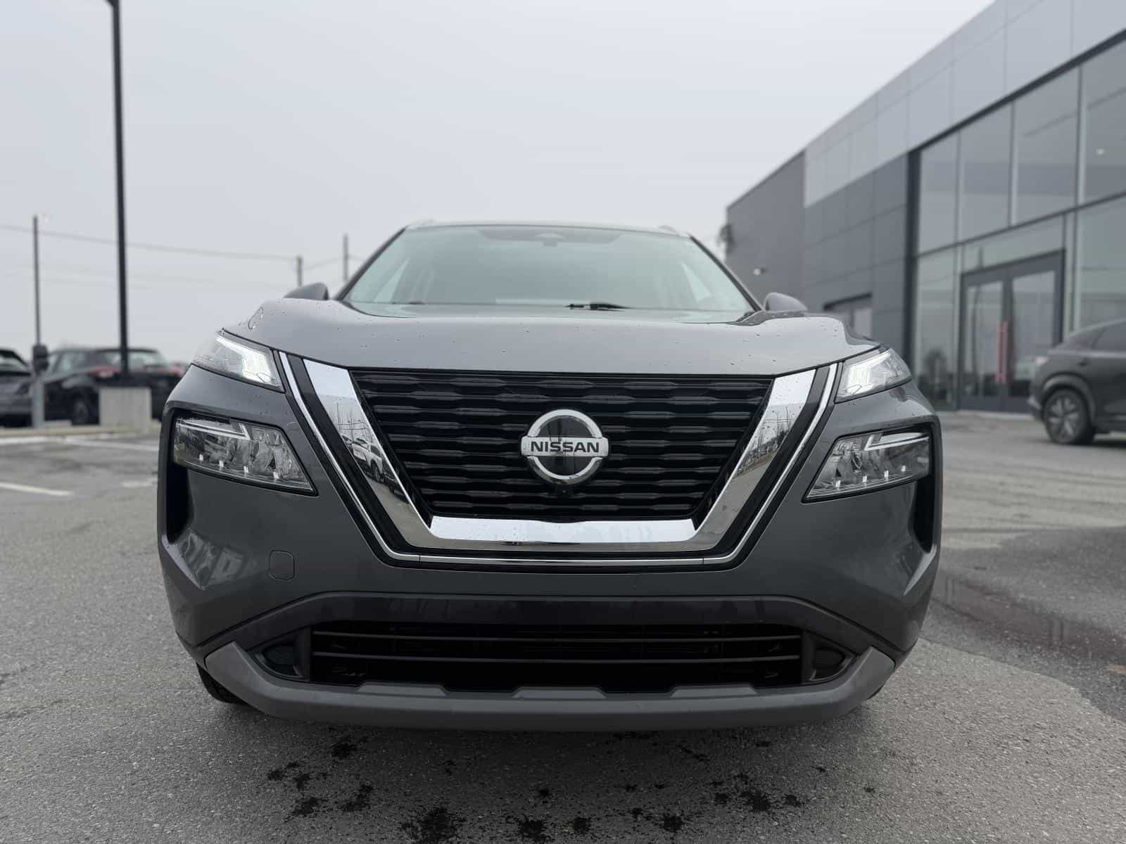 Image 3 Nissan Rogue SV Premium 2021