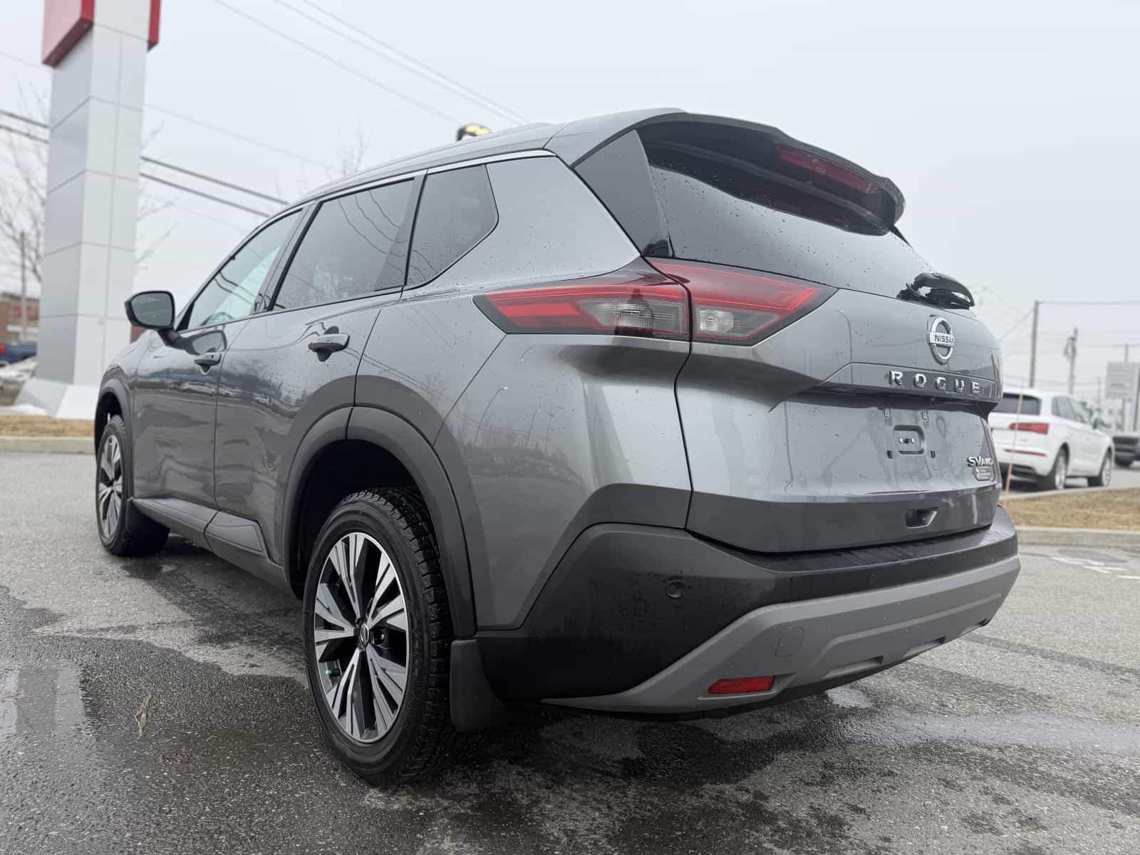 Image 8 Nissan Rogue SV Premium 2021