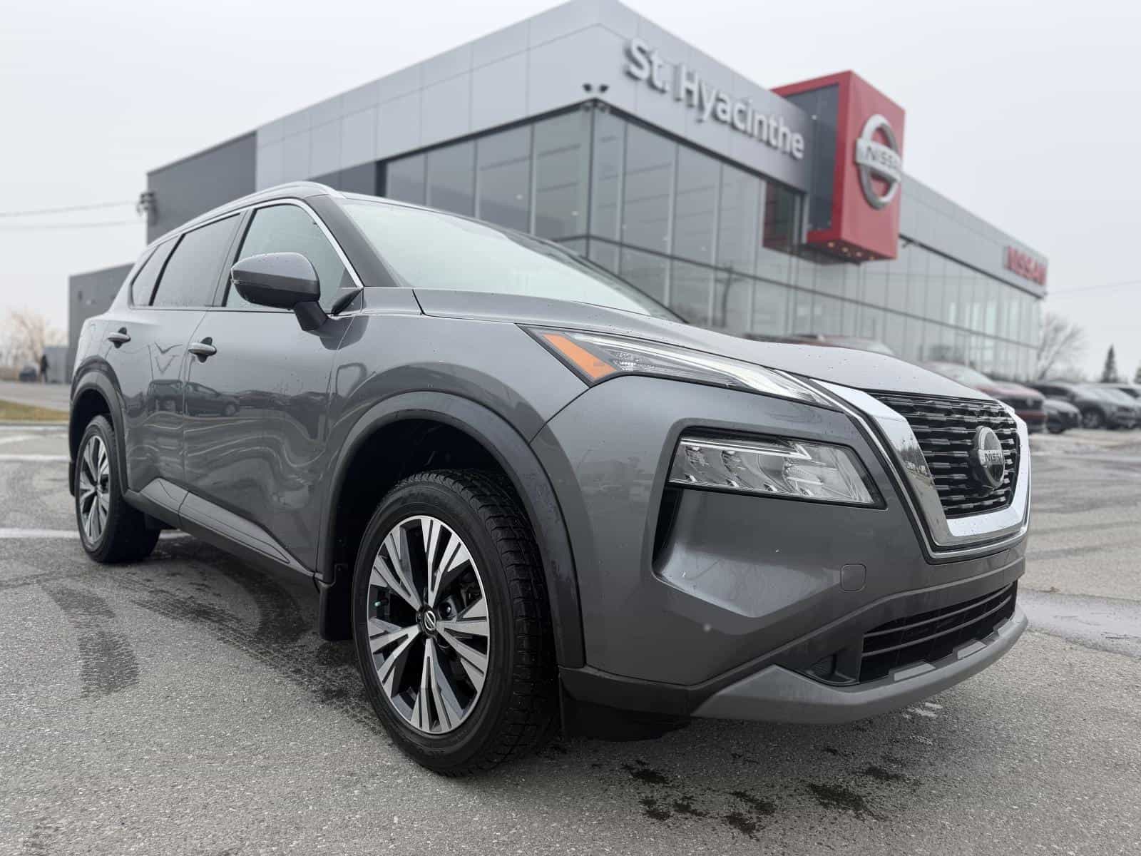 Image 4 Nissan Rogue SV Premium 2021