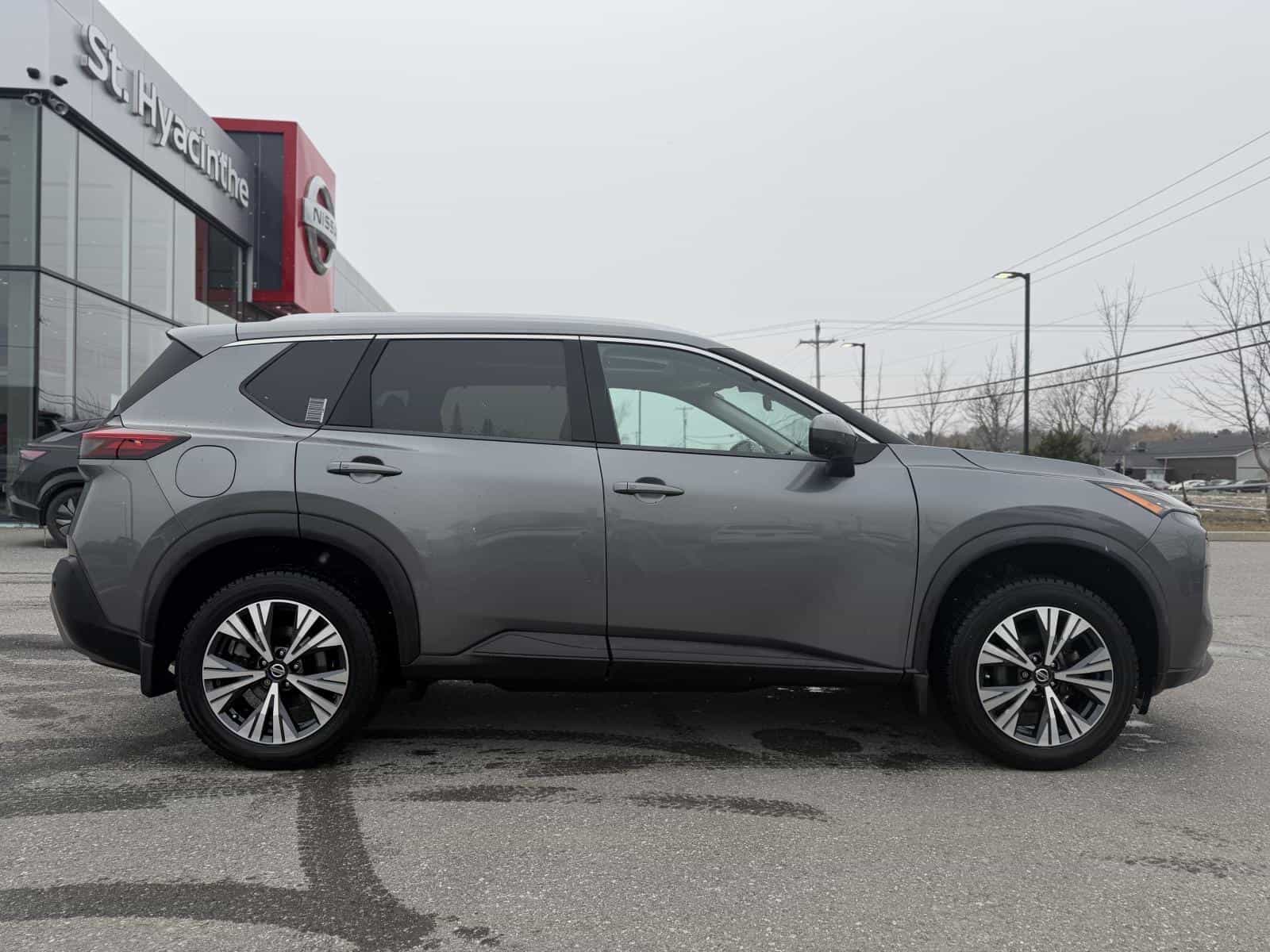 2021 Nissan Rogue SV Premium - Image 5