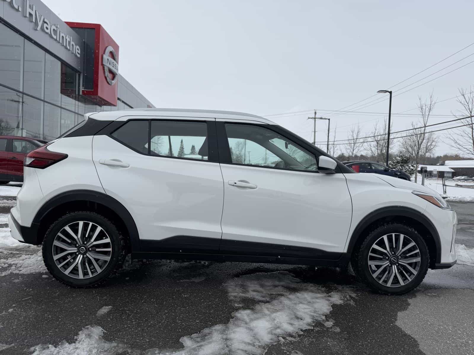 2023 Nissan Kicks SV - Image 5