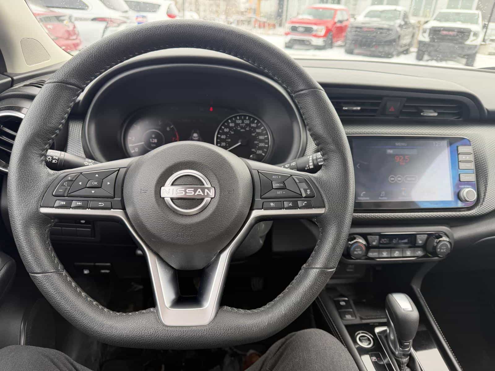 Image 11 Nissan Kicks SV 2023