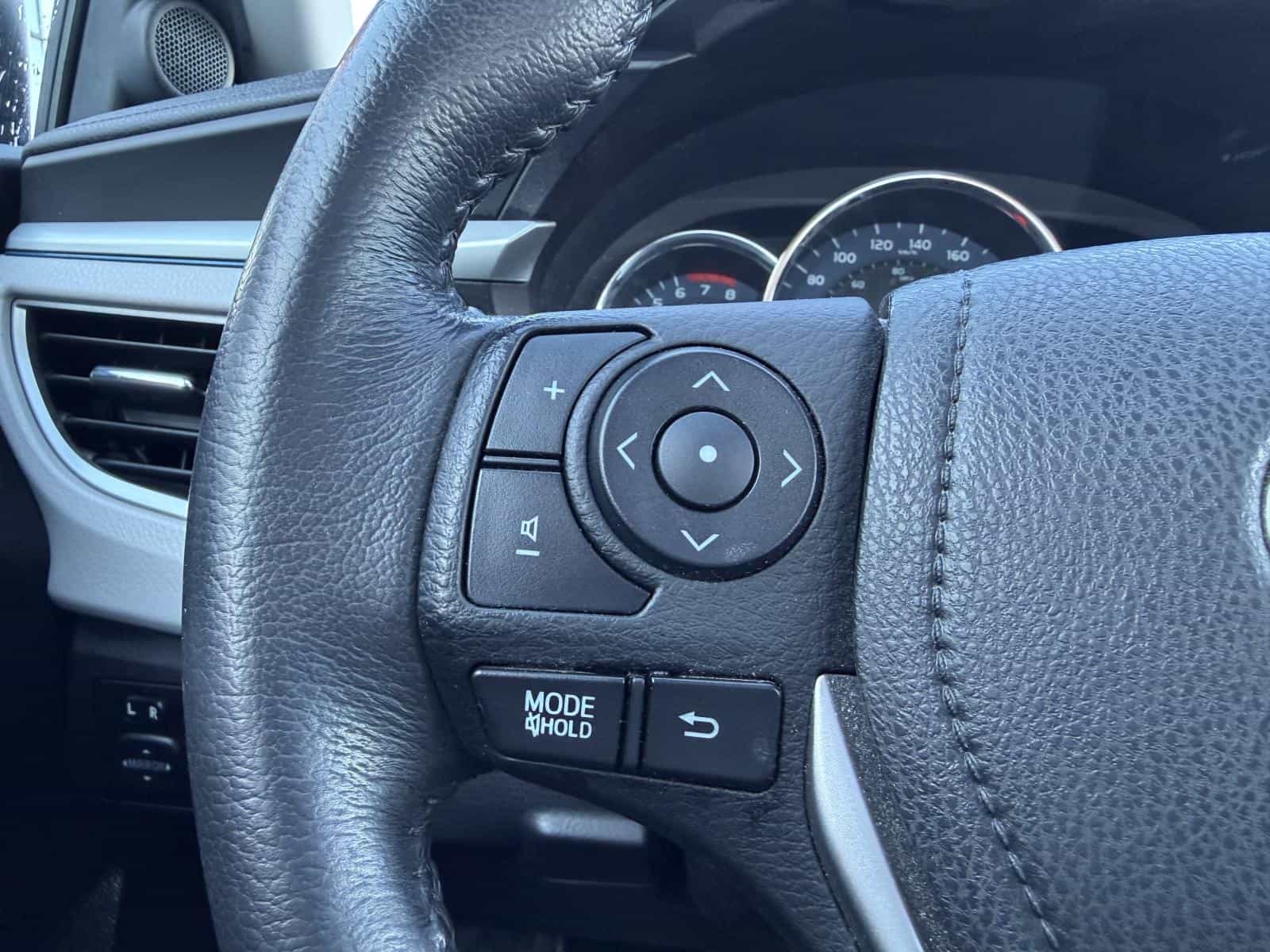 Image 13 Toyota Corolla LE 2014