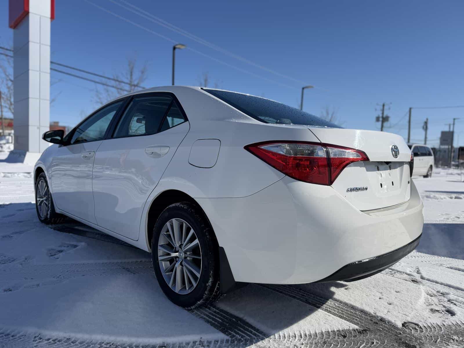Image 8 Toyota Corolla LE 2014