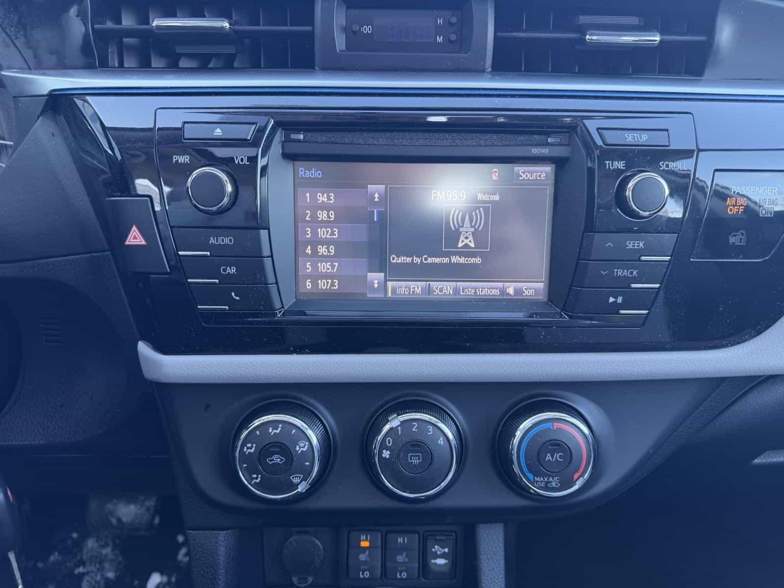 2014 Toyota Corolla LE - Image 15