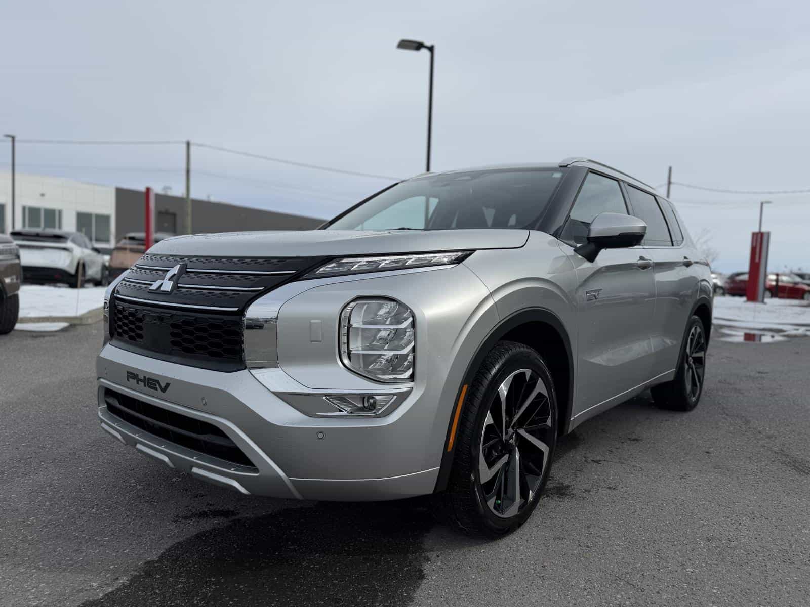 2023 Mitsubishi Outlander GT - Image 2