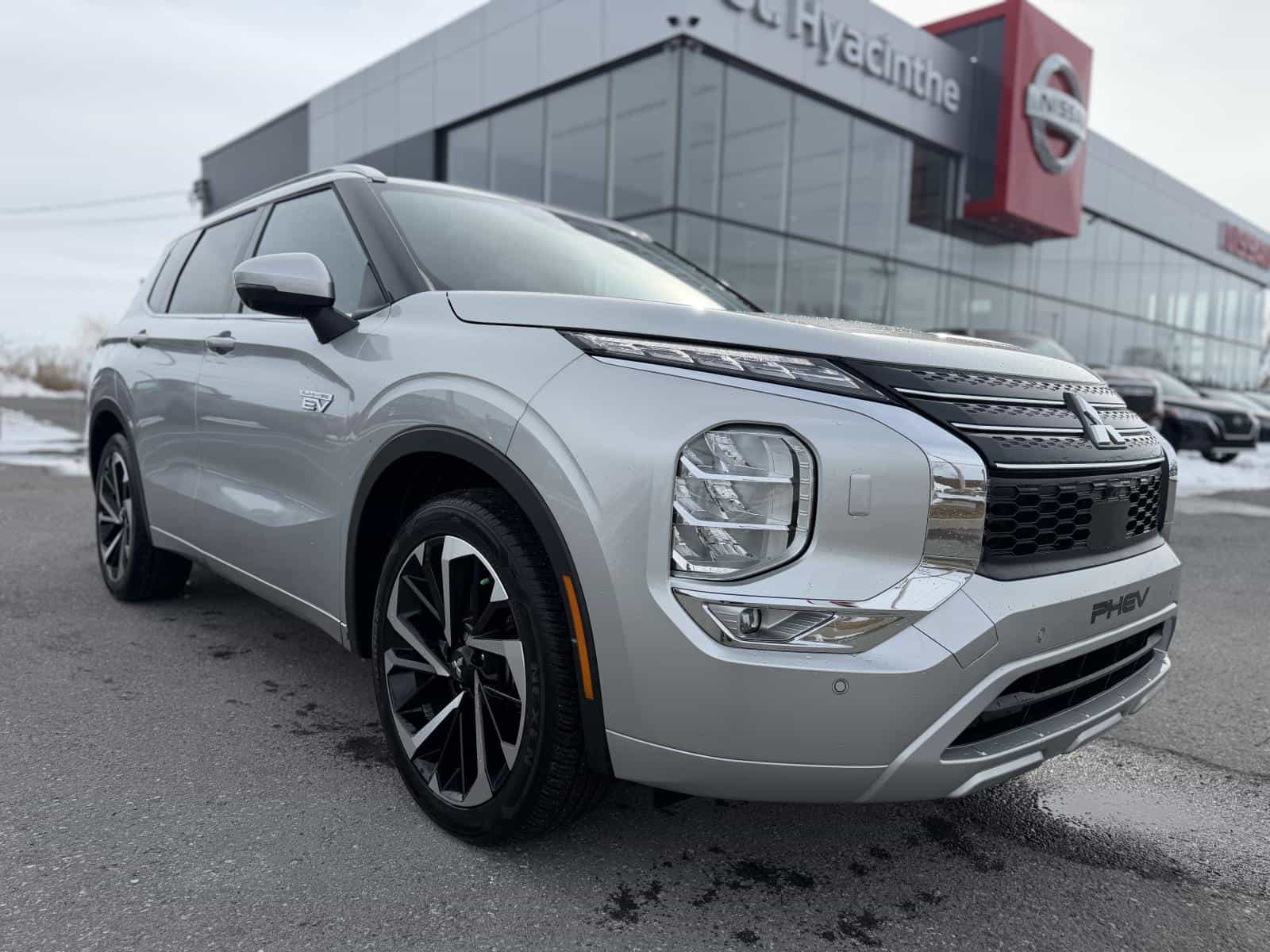 2023 Mitsubishi Outlander GT - Image 4