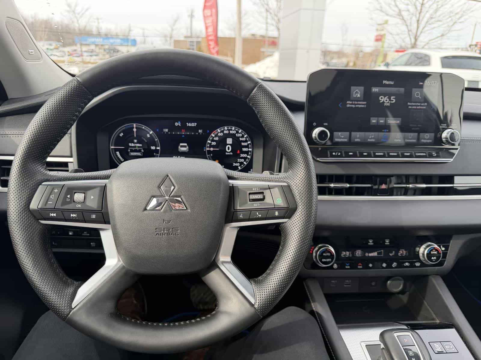 2023 Mitsubishi Outlander GT - Image 12