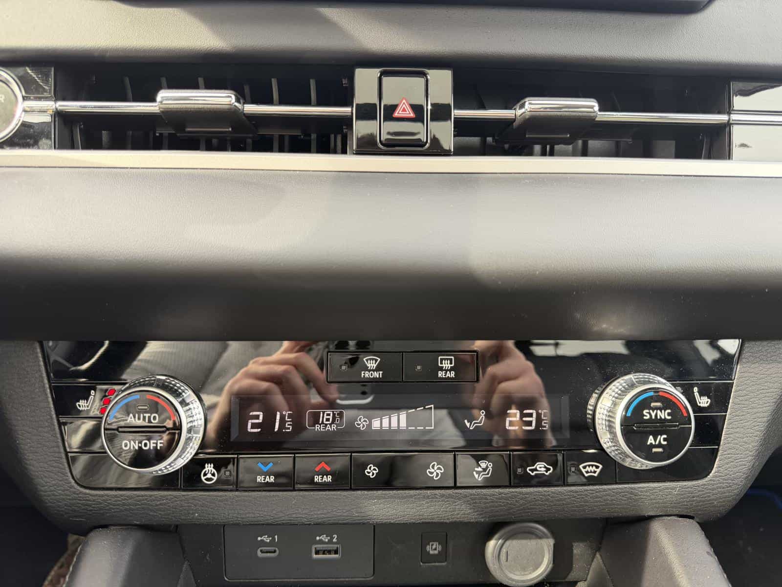 2023 Mitsubishi Outlander GT - Image 19