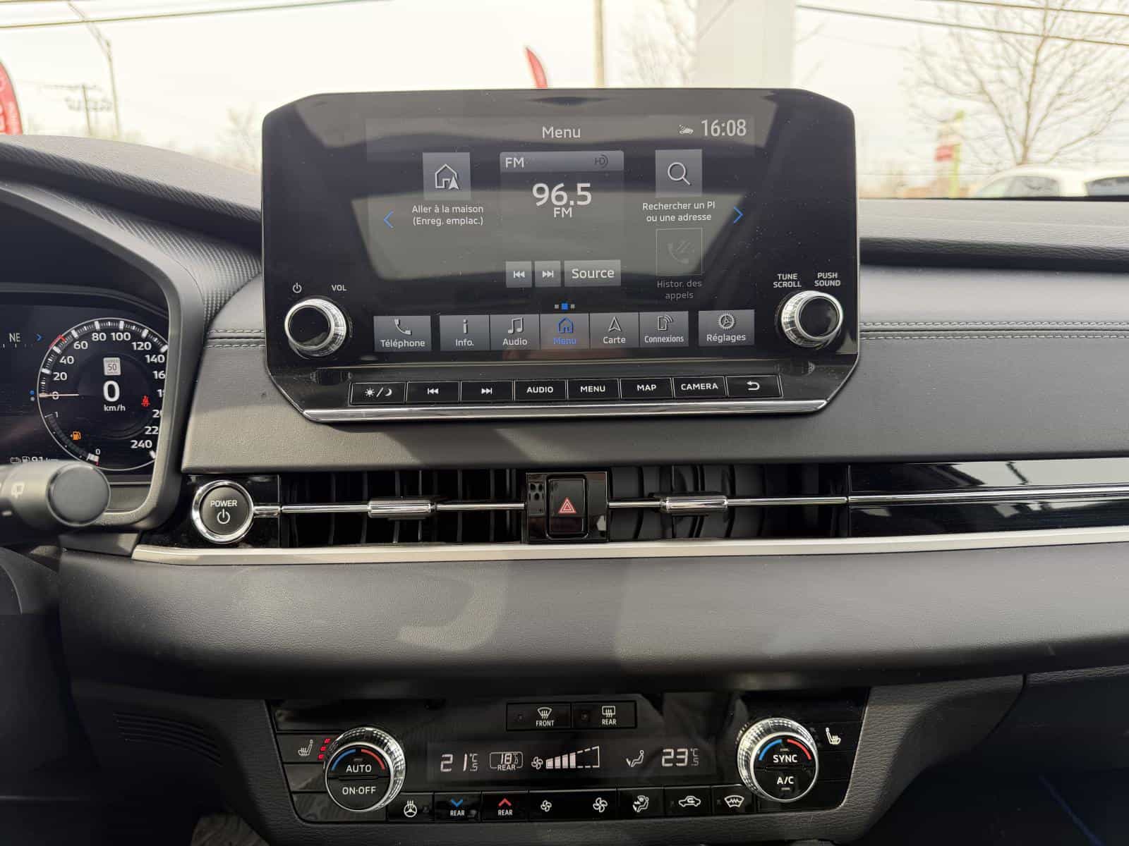 2023 Mitsubishi Outlander GT - Image 16