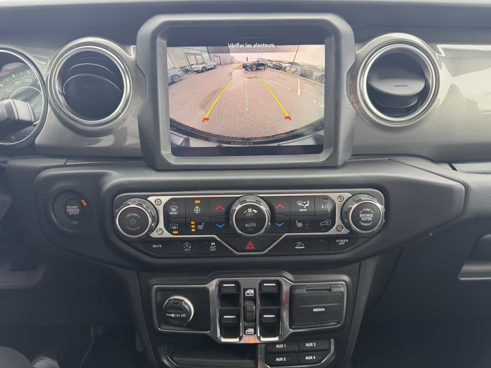 Image 16 Jeep Wrangler Unlimited Sahara 2023