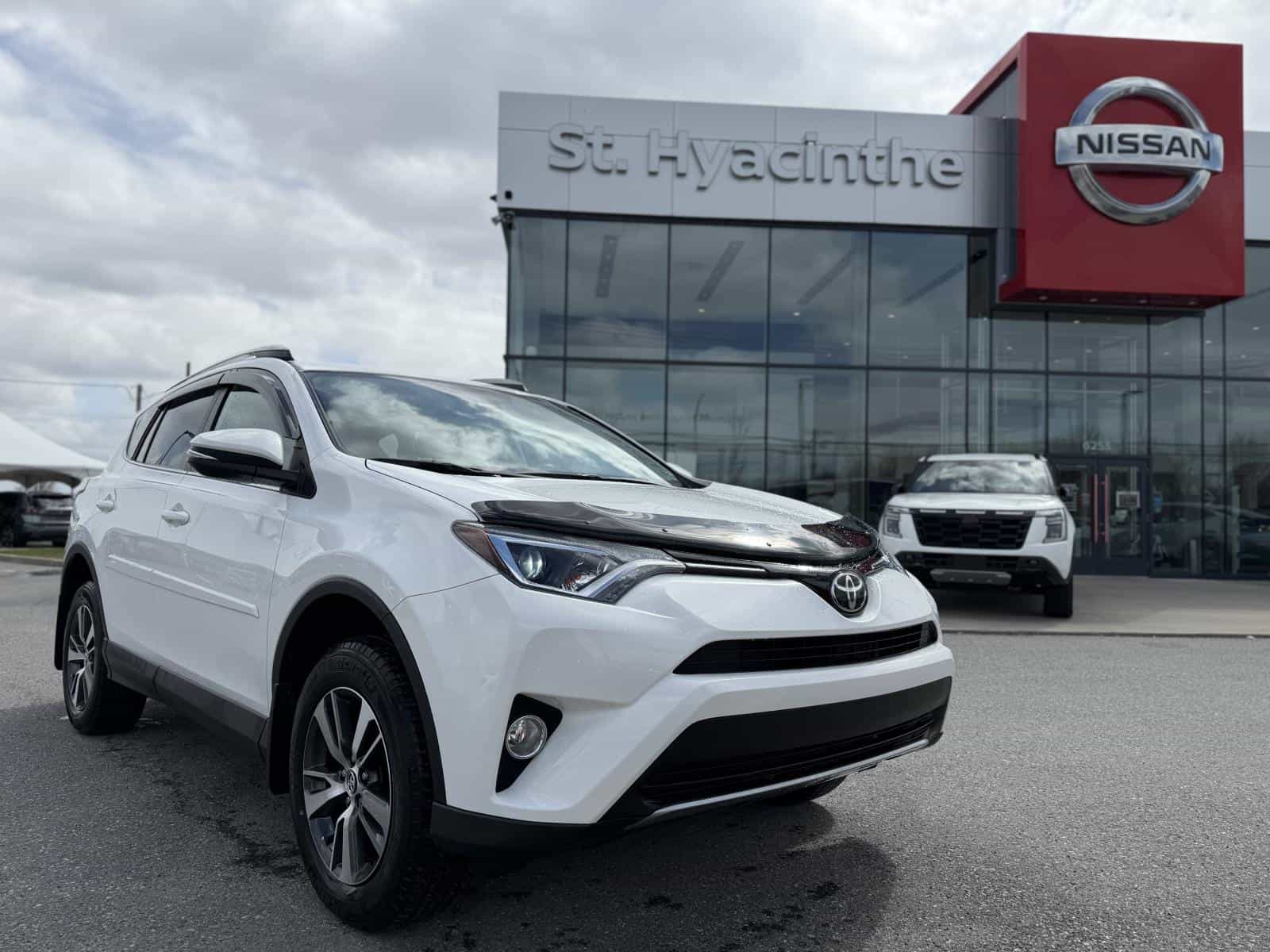 Image 1 Toyota Rav4 XLE 2018