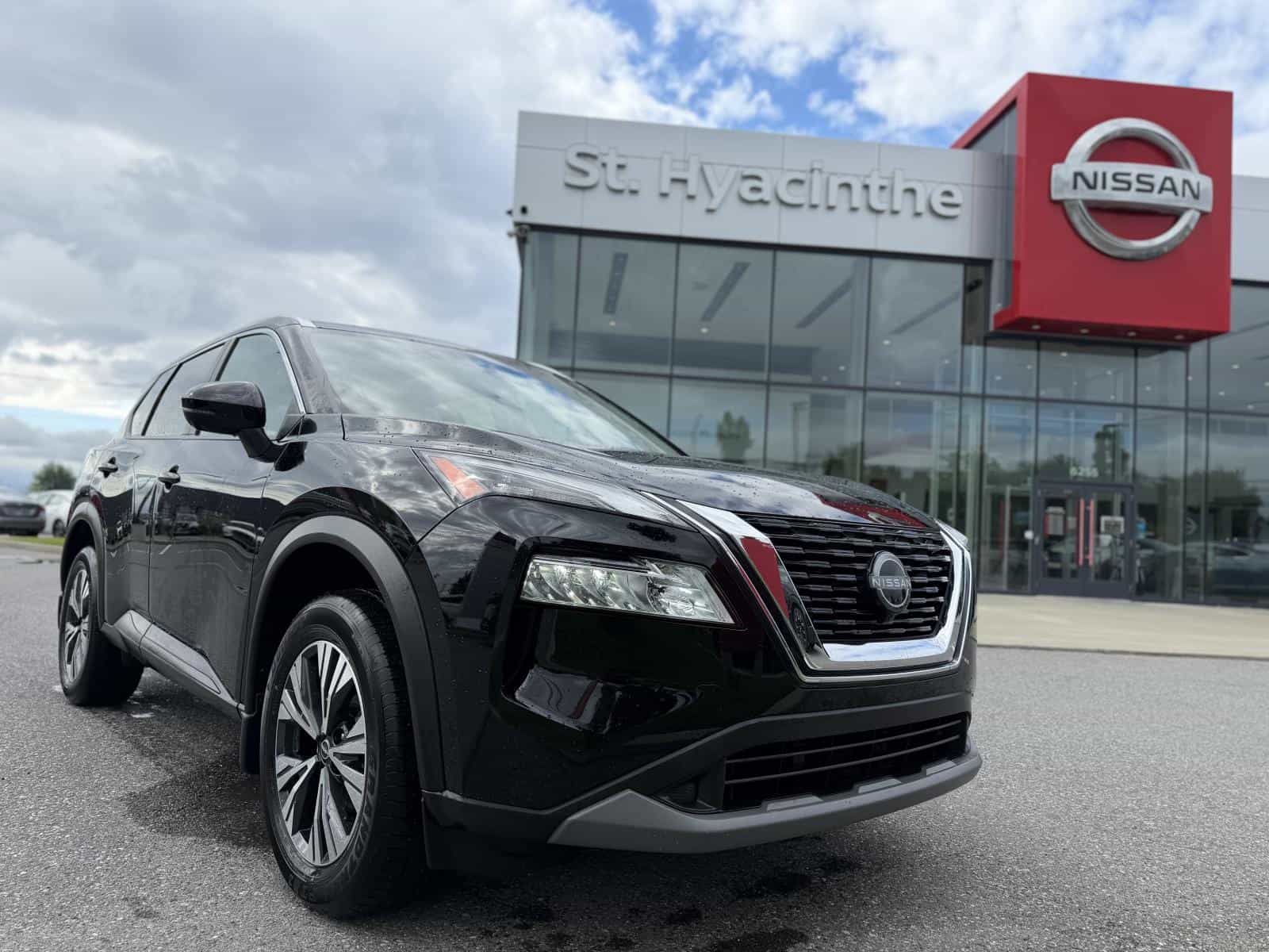 Image 1 Nissan Rogue SV Moonroof 2023