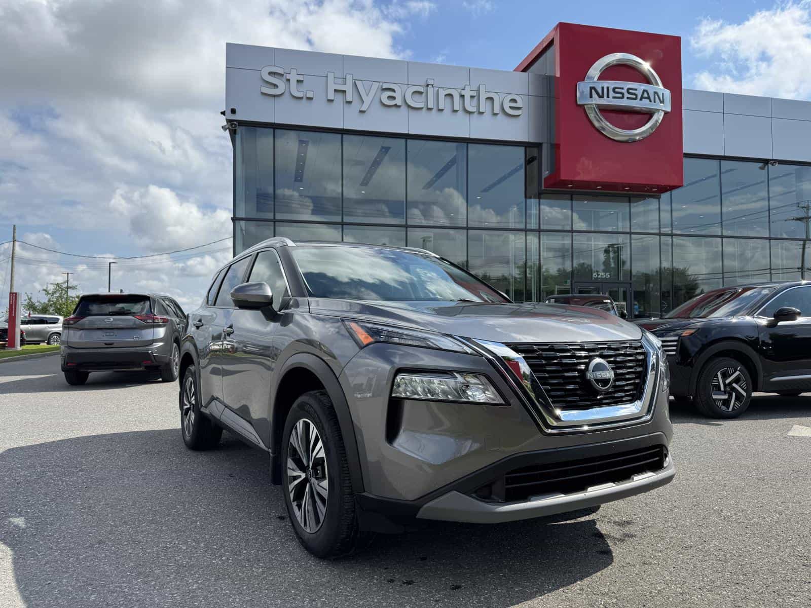 2023 Nissan Rogue SV Moonroof - Image 1
