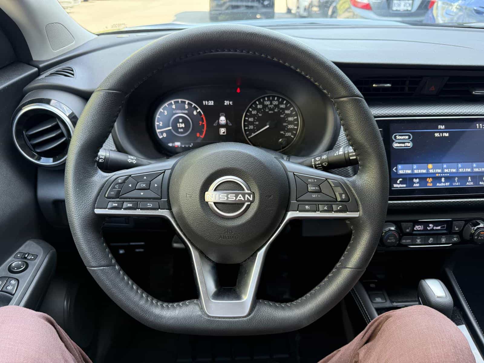 Image 11 Nissan Kicks SV 2024