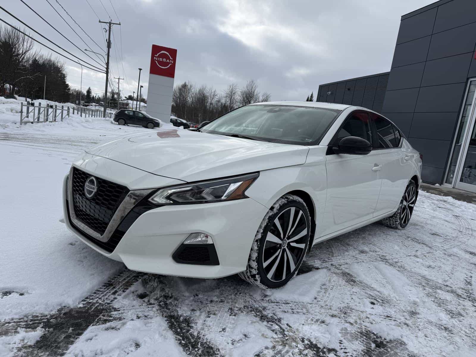 Image 4 Nissan Altima SR 2021