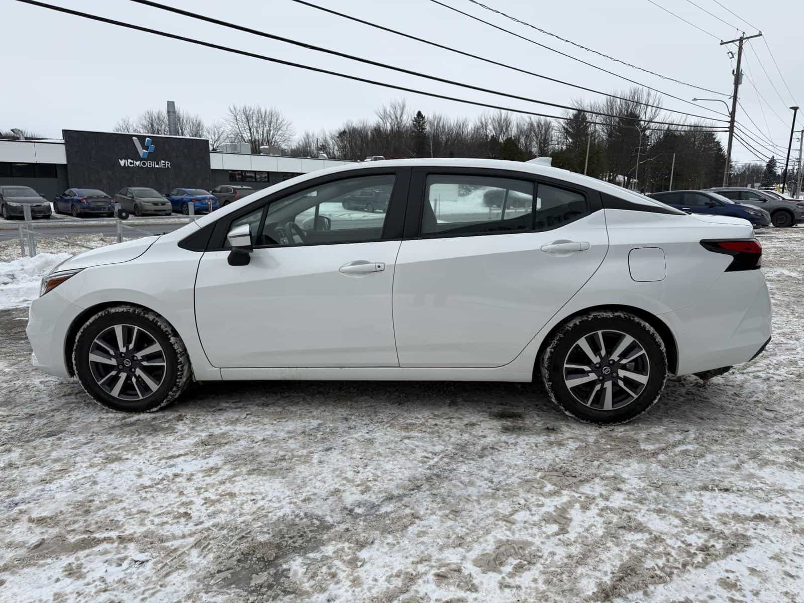 2021 Nissan Versa SV - Image 5