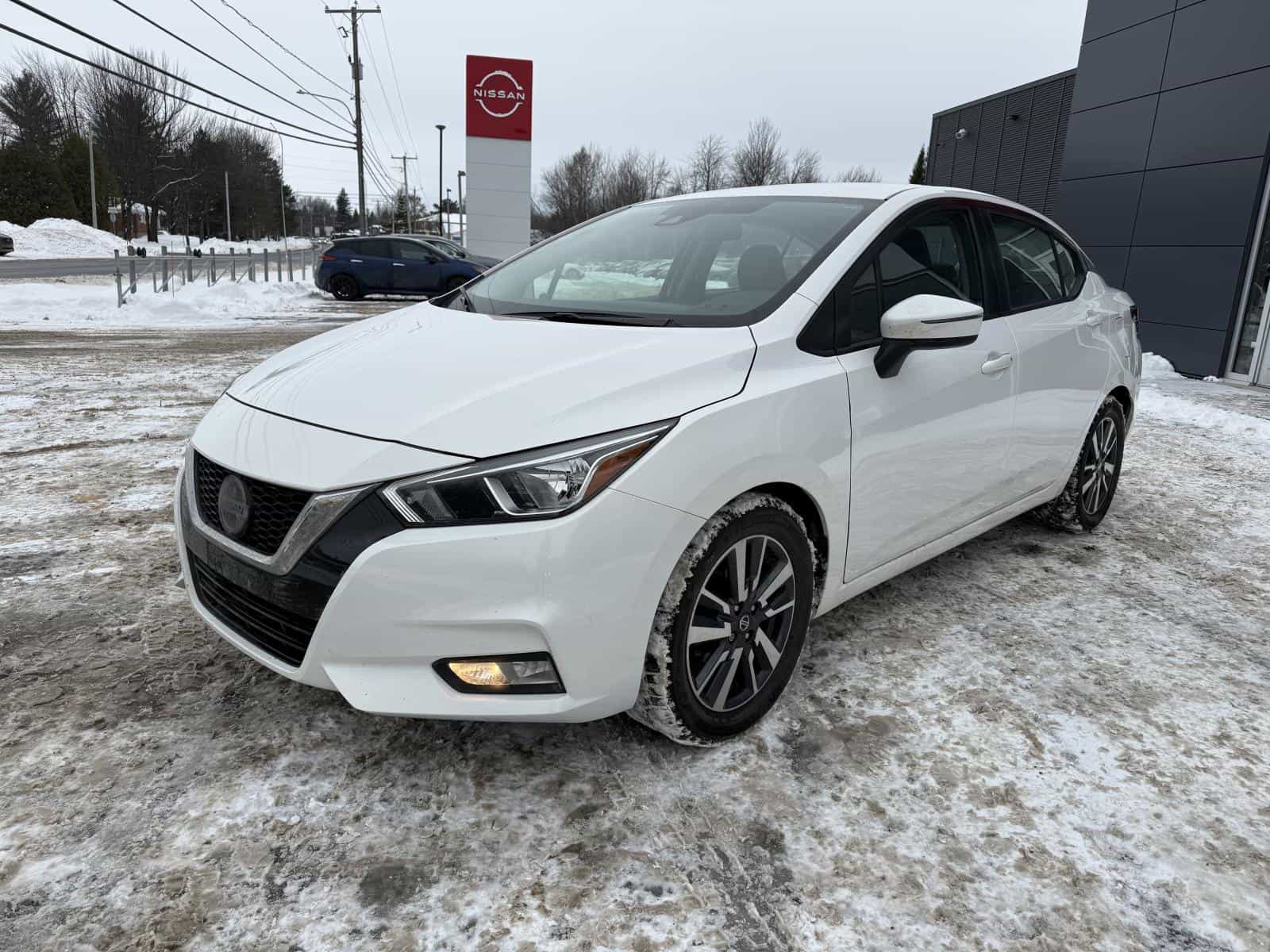 Image 4 Nissan Versa SV 2021