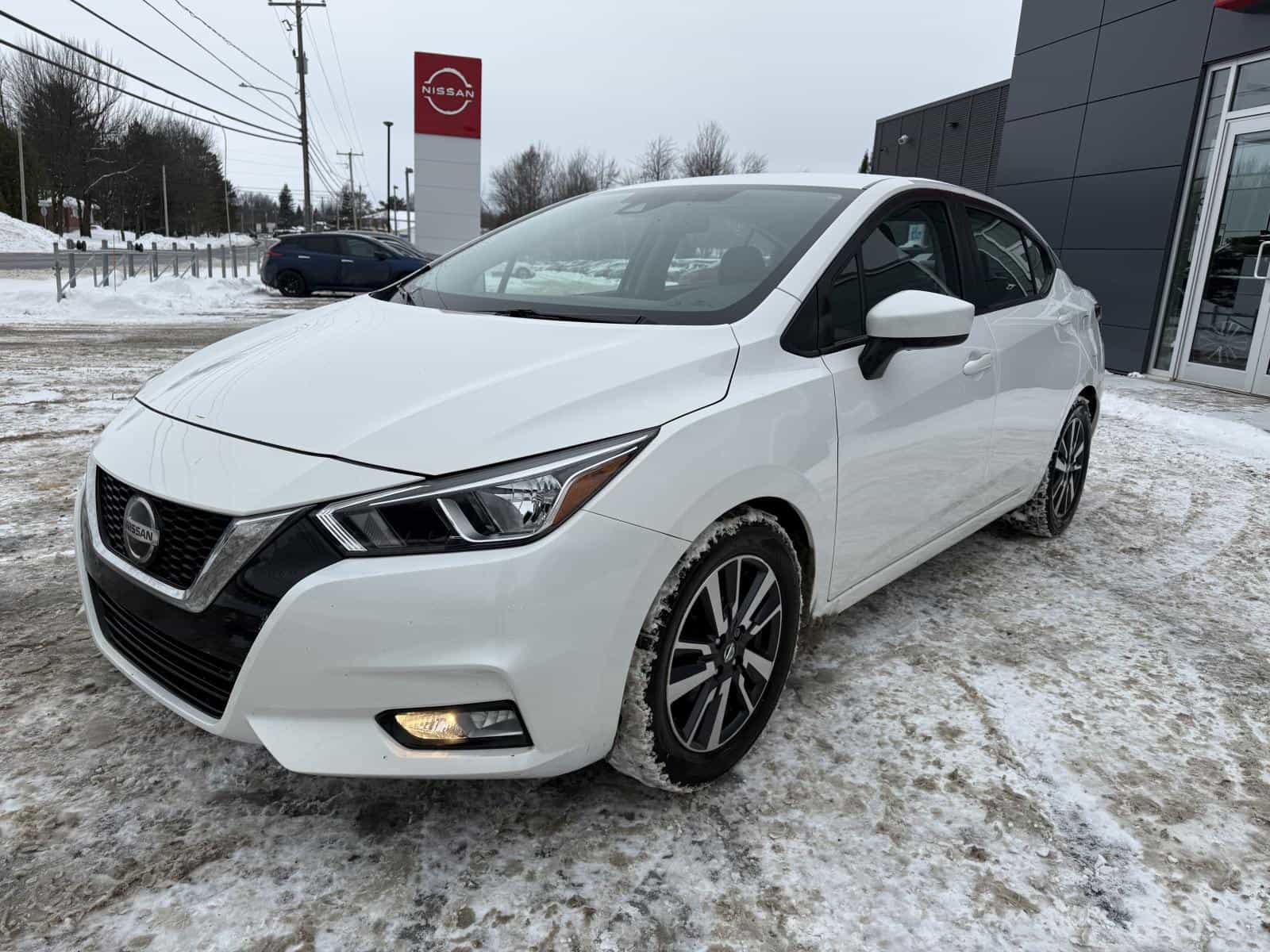 2022 Nissan Versa SV - Image 4