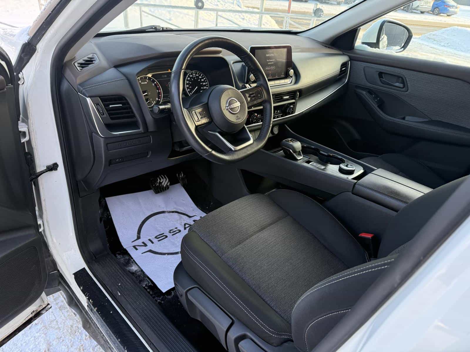 2022 Nissan Rogue S - Image 8