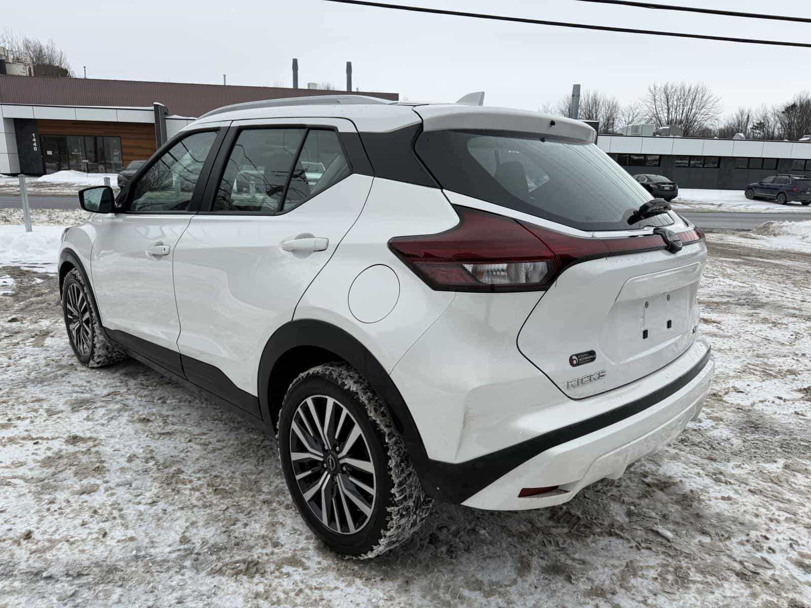 2022 Nissan Kicks SV - Image 6