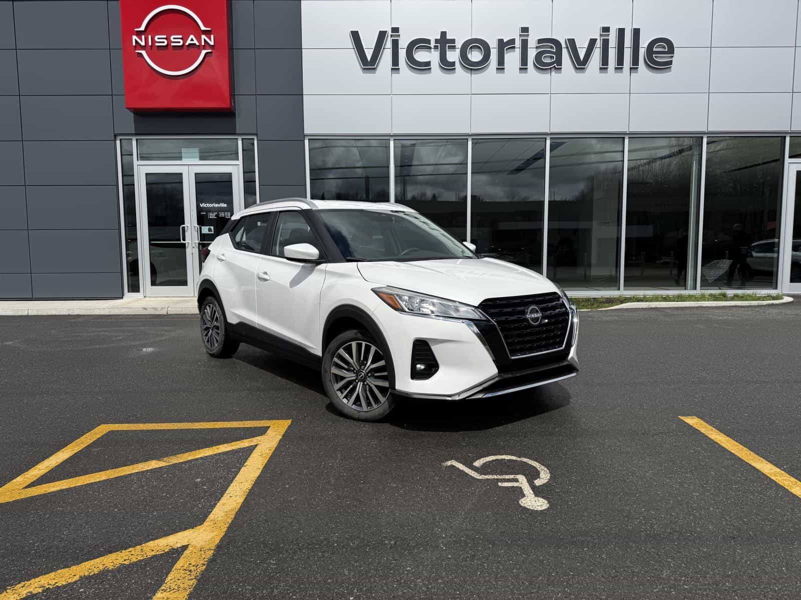 2022 Nissan Kicks SV - Image 1