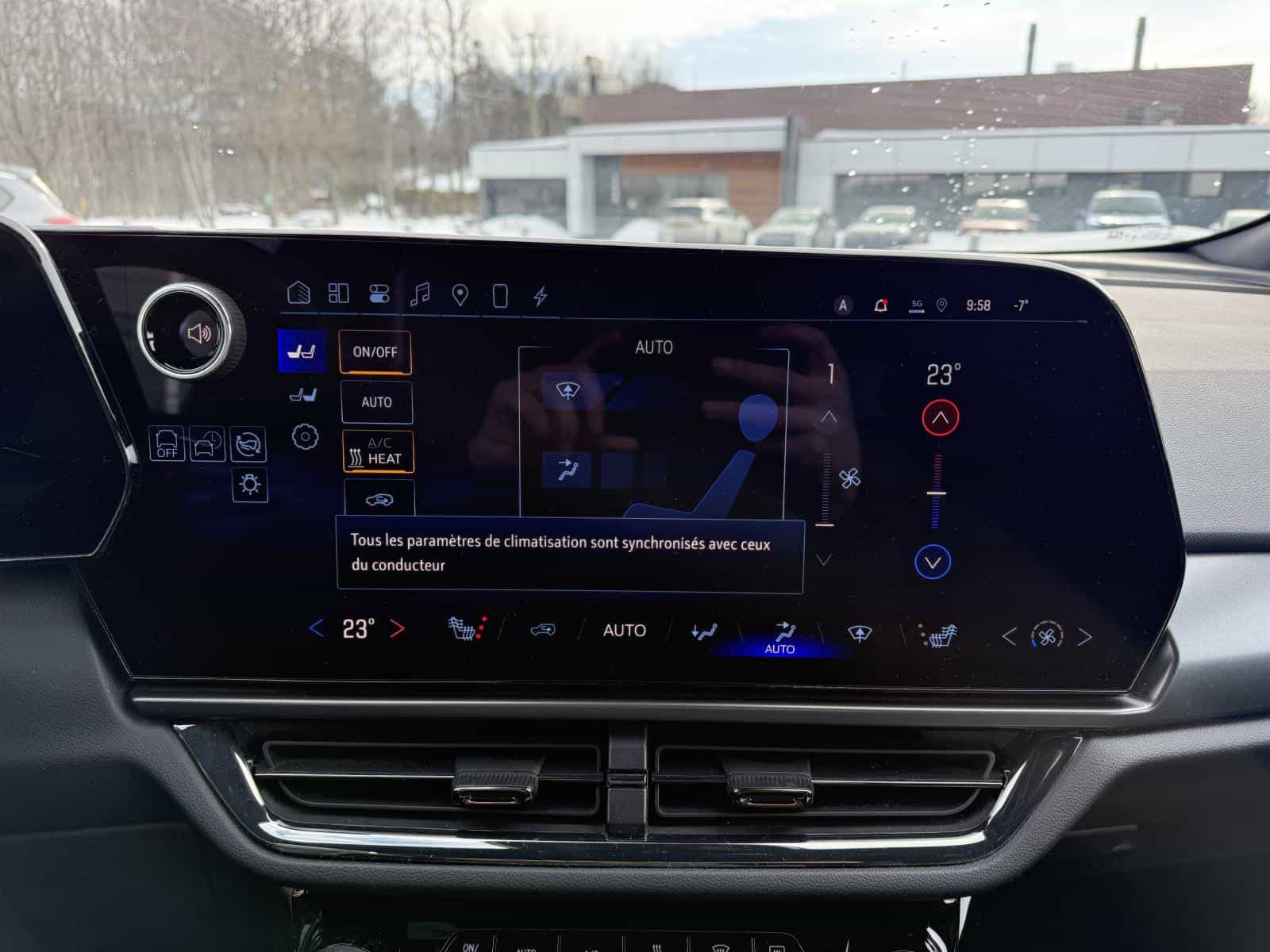 2024 Chevrolet Equinox EV 2RS - Image 19