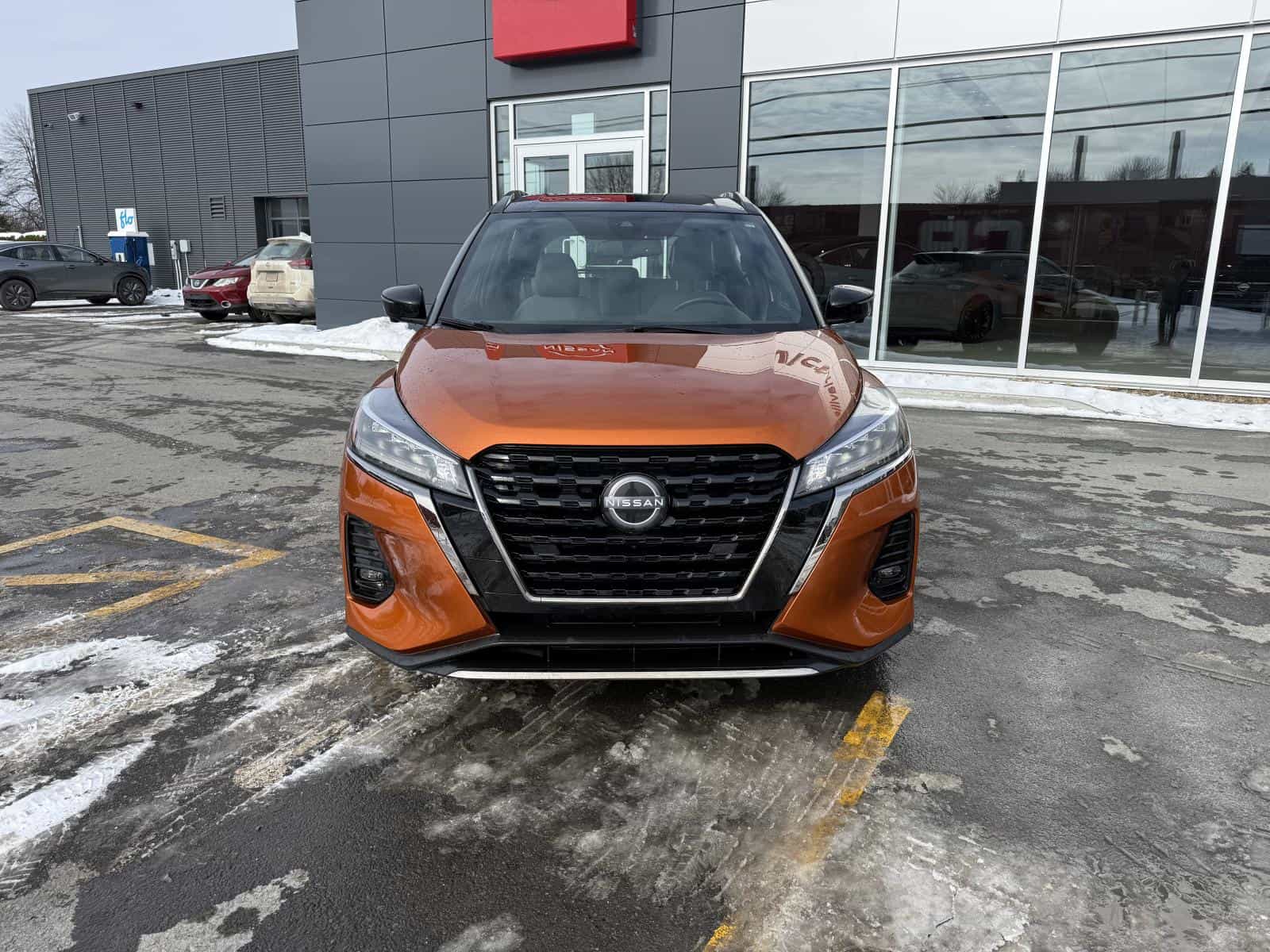 2023 Nissan Kicks SR - Image 3