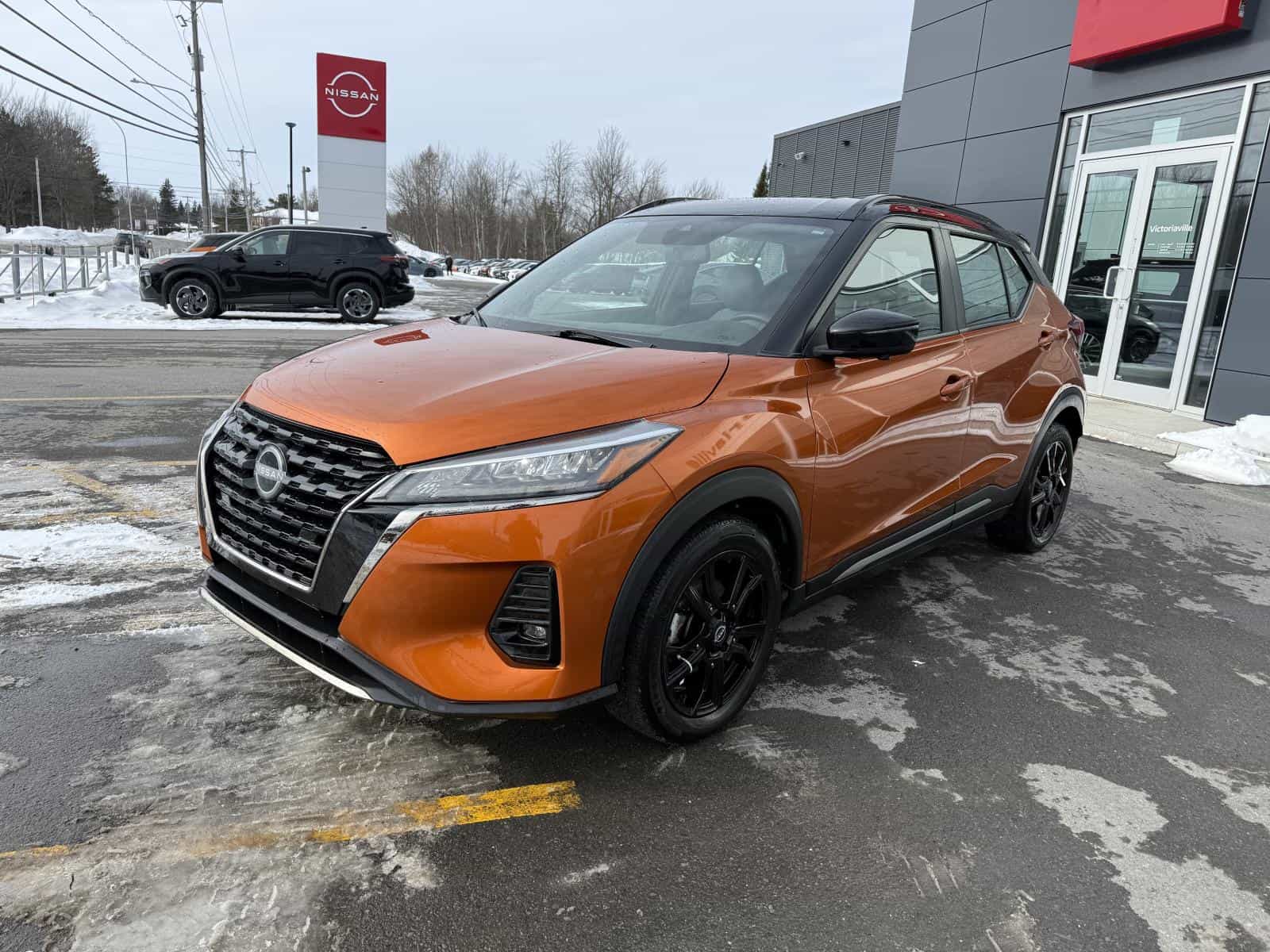 2023 Nissan Kicks SR - Image 4